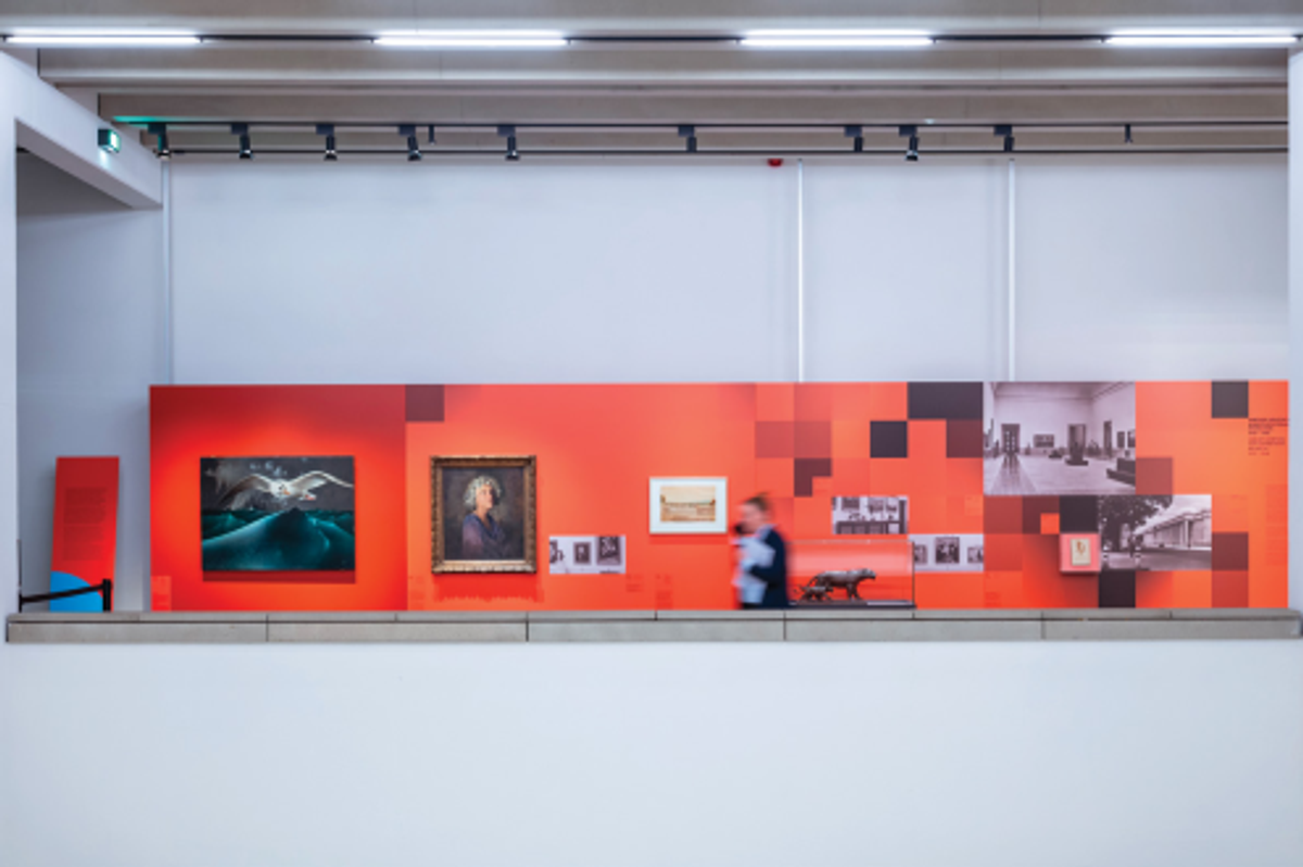 Vue de l’exposition « Bauhaus und Nationalsozialismus » au Museum Neues Weimar, 2024.
© Thomas Müller