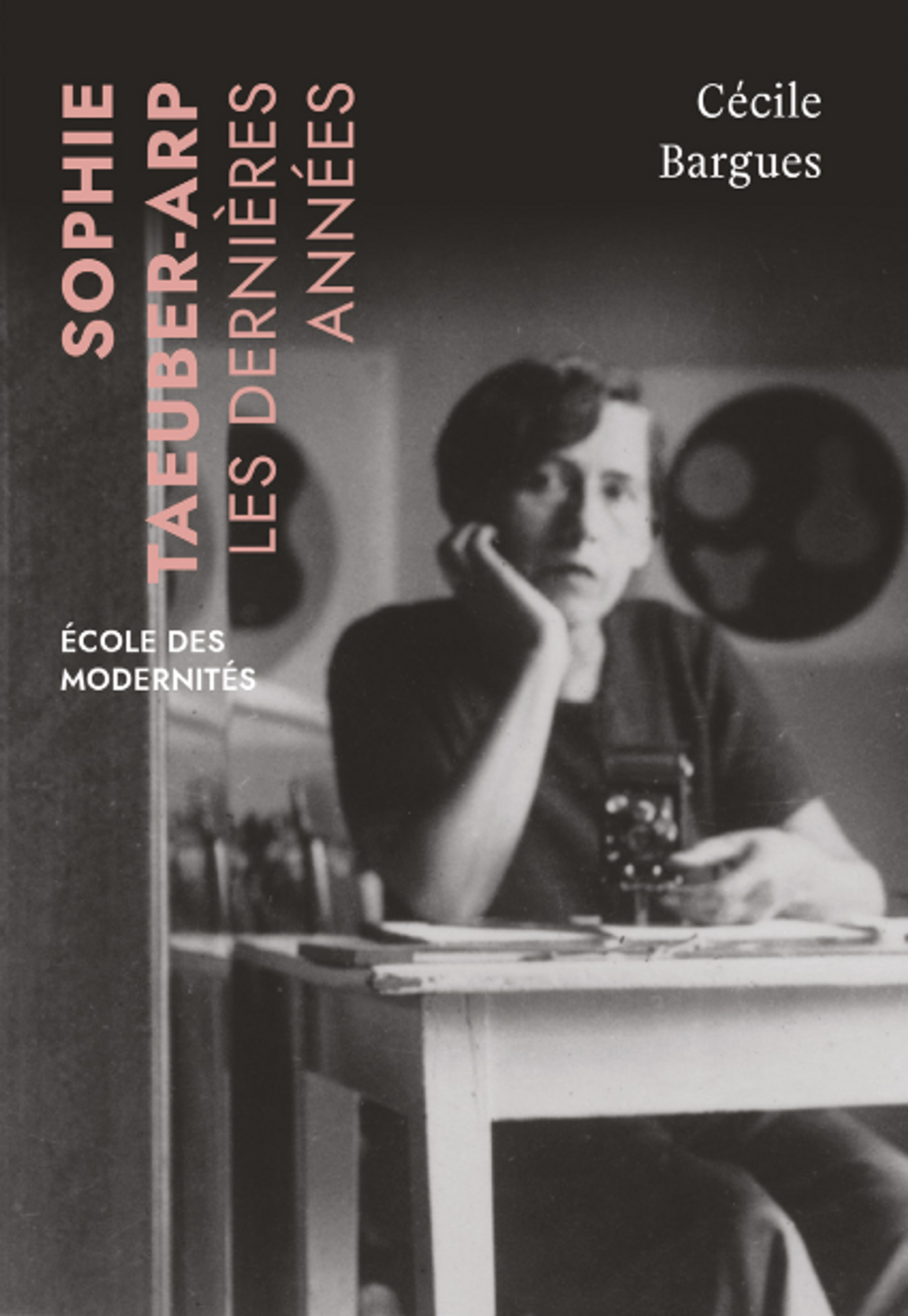 Cécile Bargues, Sophie Taeuber-Arp. Les dernières années, Paris, Fage éditions et Institut Giacometti, 2022, 96 pages, 10 euros.