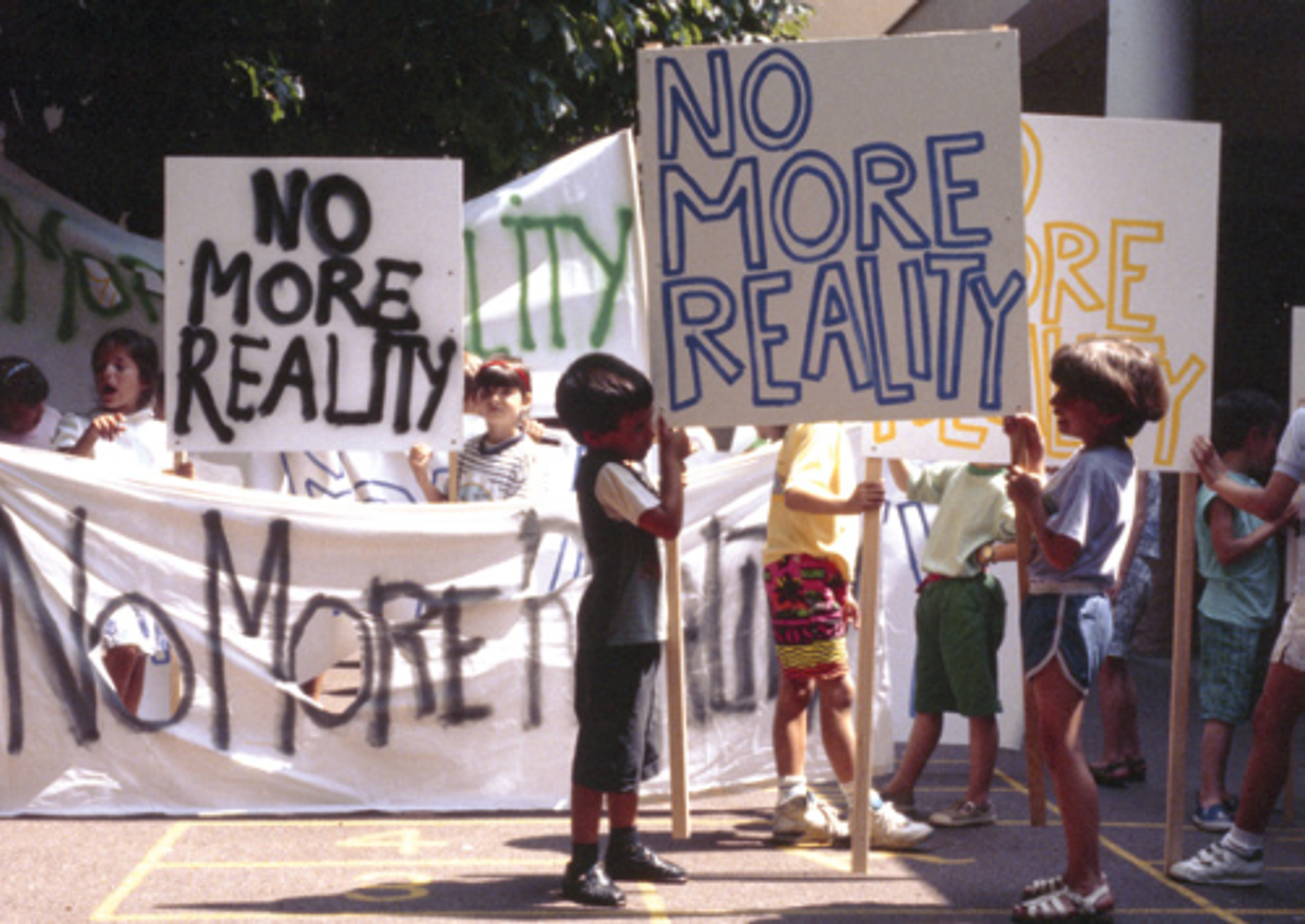 Philippe Parreno, No More Reality (La Manifestation), 1991, vidéo. © Philippe Parreno