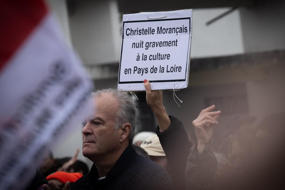 Une manifestation contre le projet de coupes budgétaires dans la culture s’est tenue le 25 novembre devant l’hôtel de région des Pays de la Loire à Nantes. D.R.