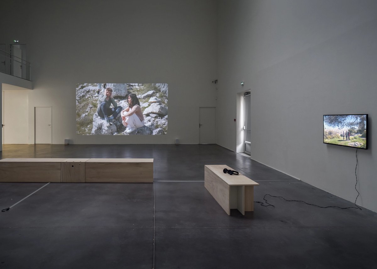 Vue de l’exposition « Lola Gonzàlez, Exfaristo poli » au FRAC Poitou-Charentes, à Angoulême. © Frac Poitou-Charentes. Photo : Arthur Pequin