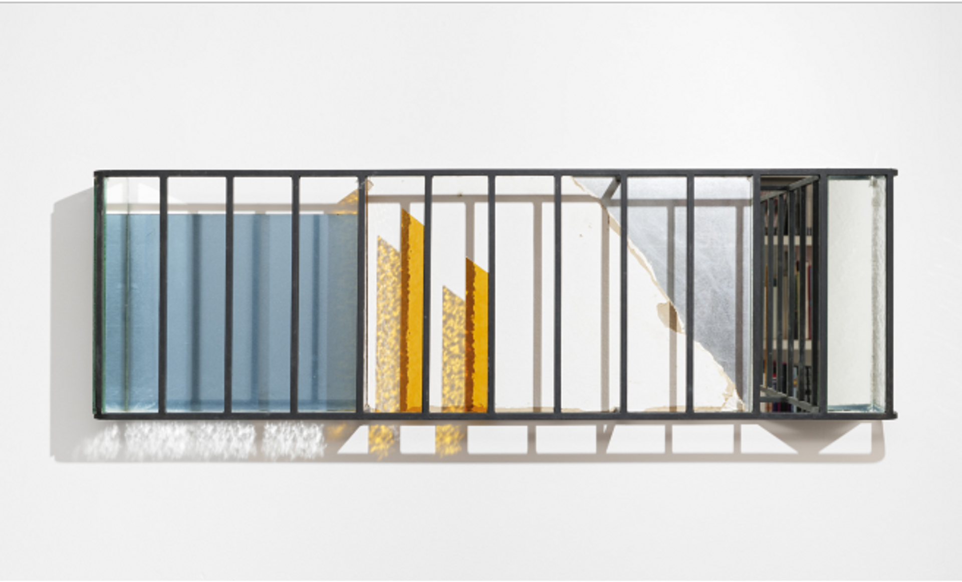 Wilfrid Almendra, Model Home Sonata, 2022, acier, verre, silicone, ciment, plante, laiton. 

© Aurélien Mole – Ceysson & Bénétière