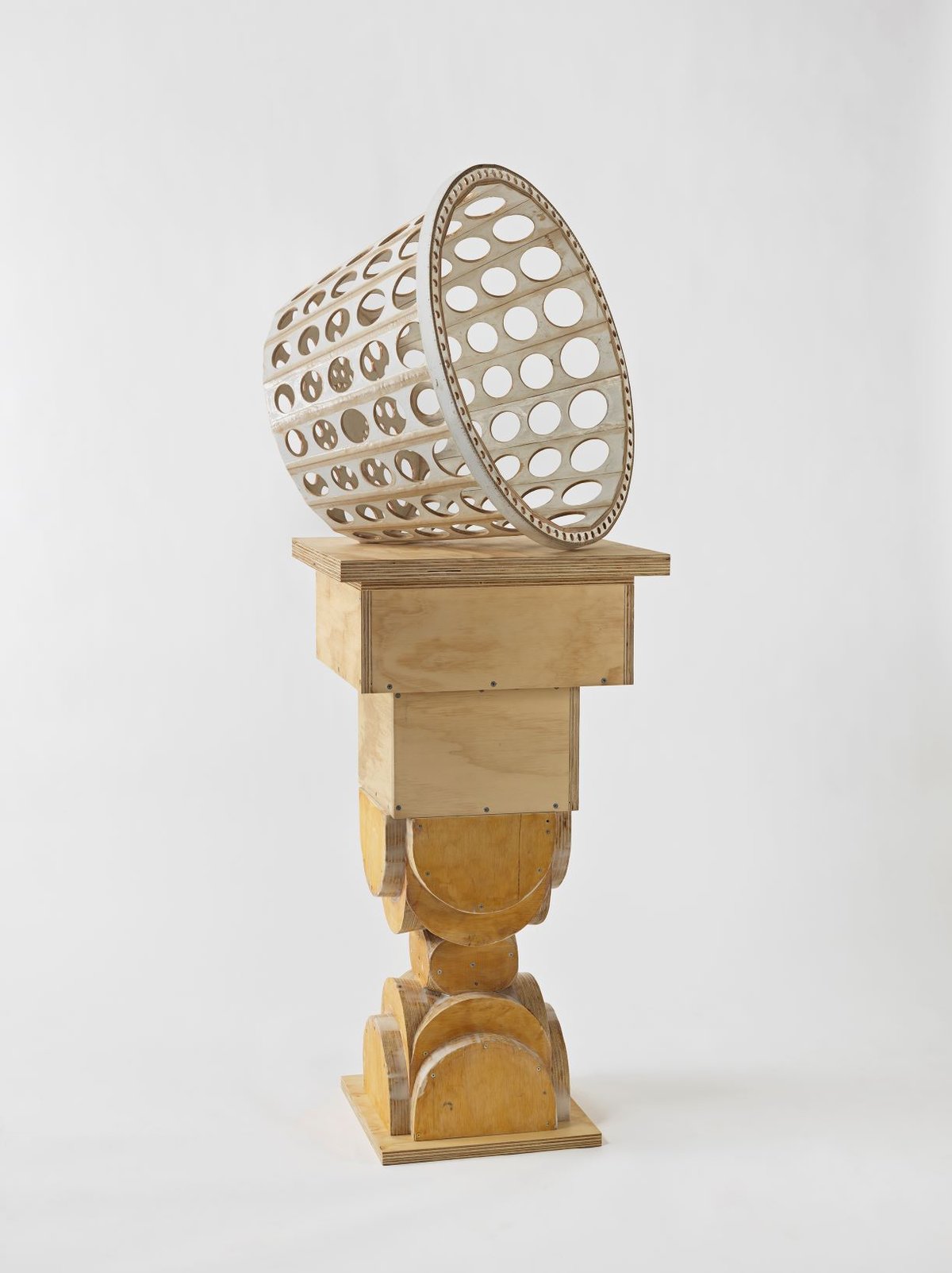 Tom Sachs, La Blanchisseuse, 2015, peinture au latex, vernis polyuréthane, résine époxy, contreplaqué. © Tom Sachs. Thaddaeus Ropac, Londres/Paris/Salzbourg