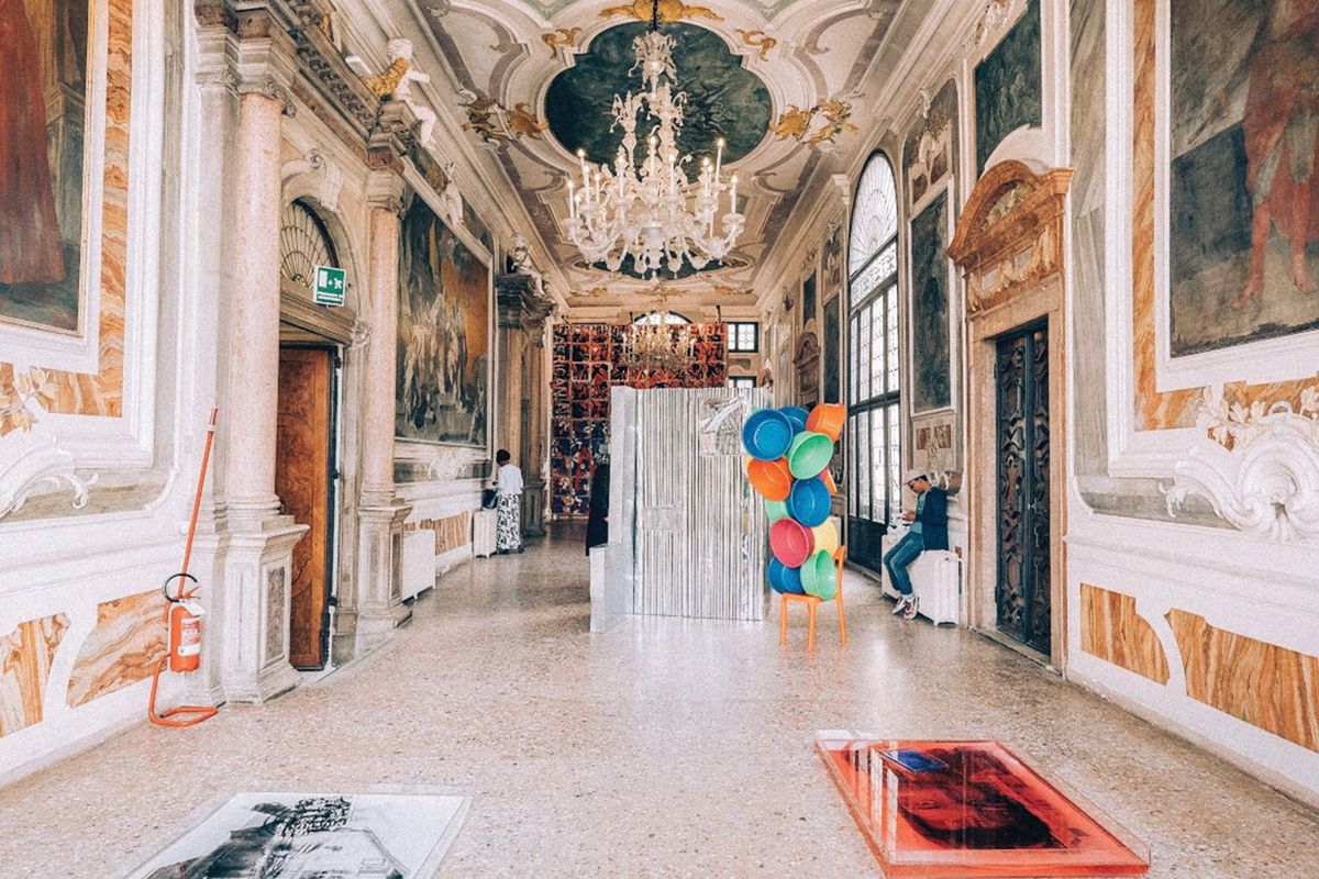 Vue du pavillon angolais installé dans le palais Pisani, en 2015. Courtesy La Biennale di Venezia