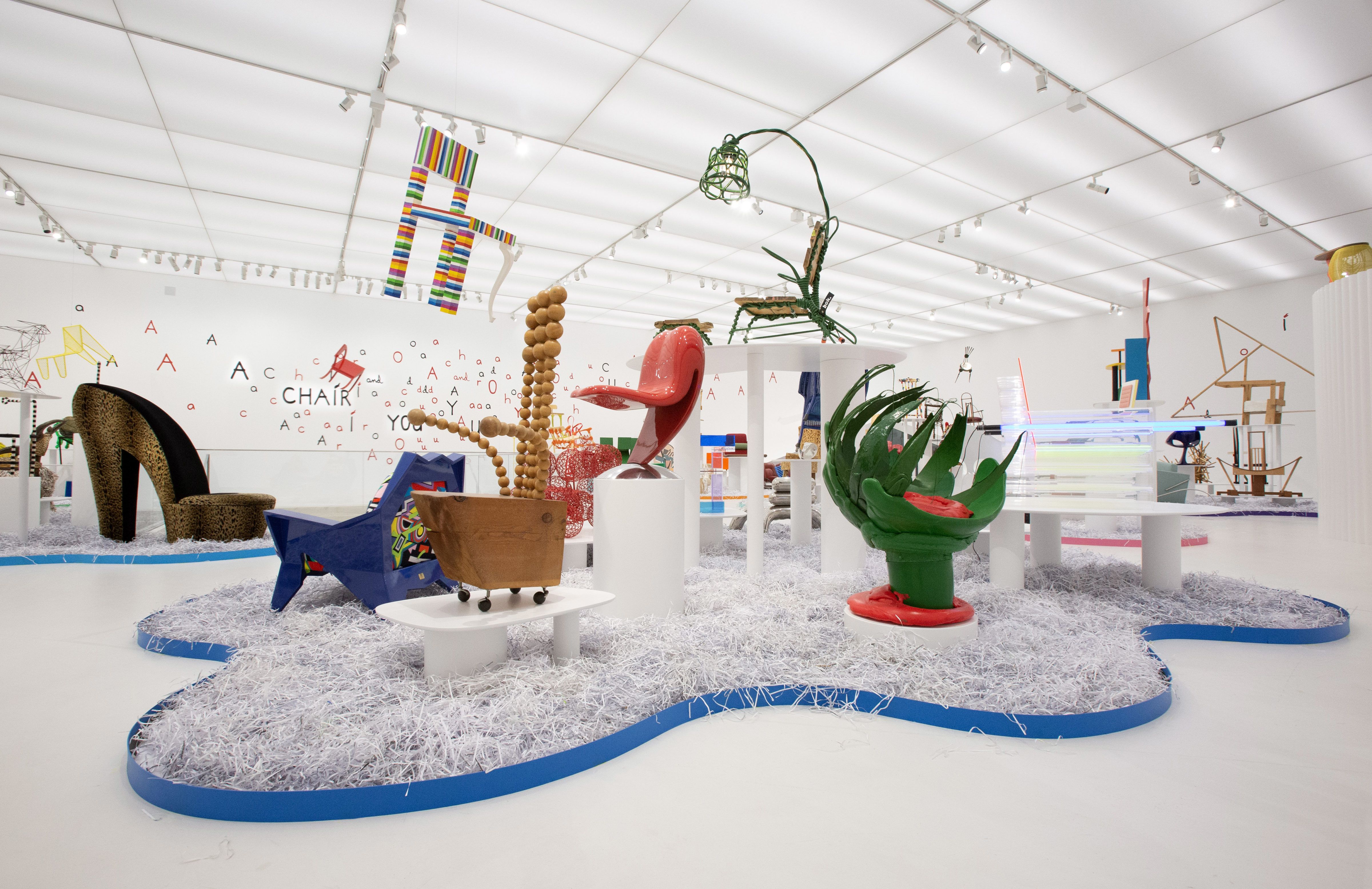 Vue de l'exposition « A Chair and You » au Musée cantonal de design et d’arts appliqués contemporains (Mudac) de Lausanne, en Suisse. Photo © Lucie Jansch