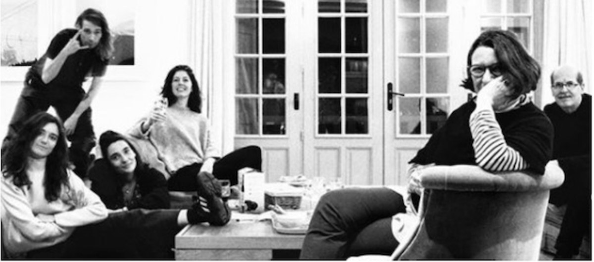 Les photographes Manon Rénier, Hugo Weber et Nadine Jestin lors de la résidence de création 2020, avec Laura Serani, directrice artistique, et Werner Jecker, scénographe. . © D.R