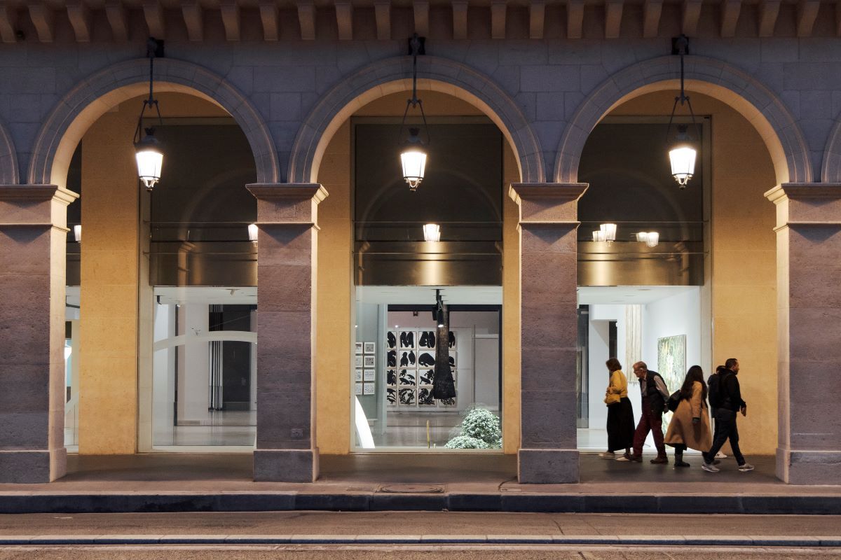 Vue extérieure du bâtiment depuis la rue de Rivoli. Fondation Cartier pour l’art contemporain, 2025. © Jean Nouvel / ADAGP, Paris, 2025. Photo © Cyril Marcilhacy