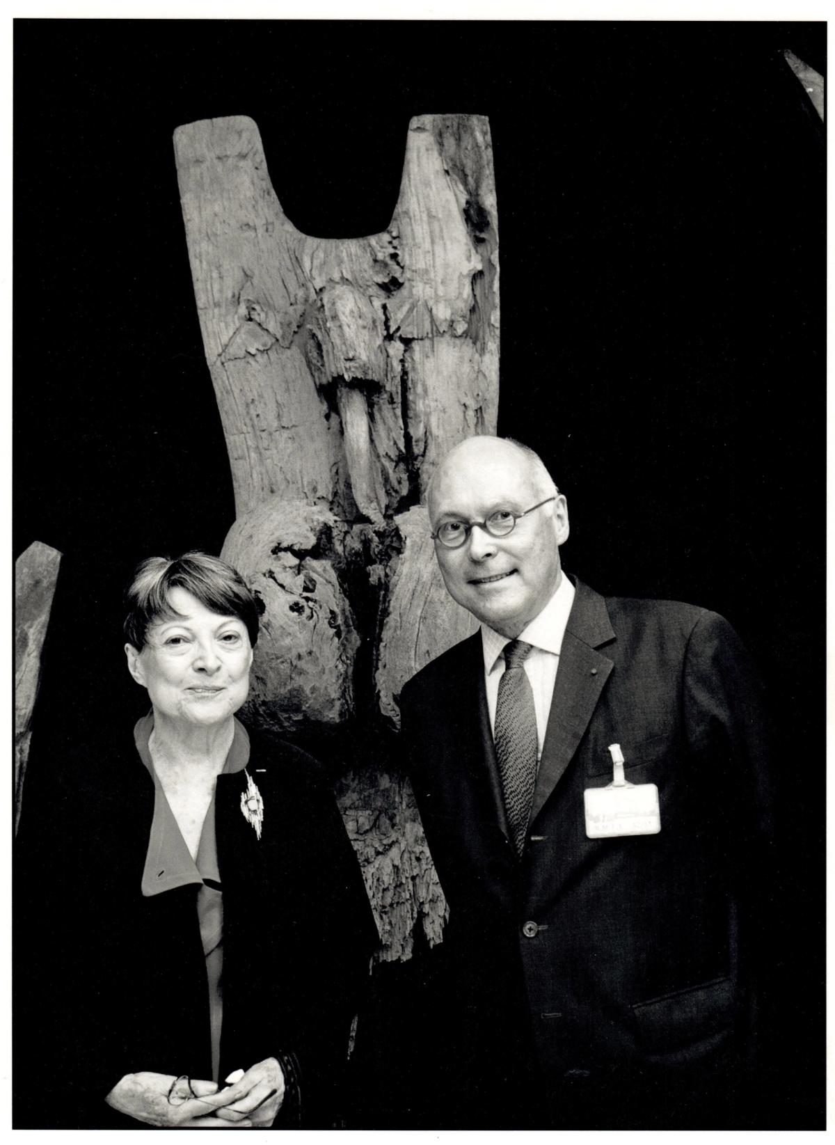 Hélène Leloup et Stéphane Martin, alors président du musée du quai Branly, lors de l'exposition « Dogon », 2011. Photo Laurent Schneiter