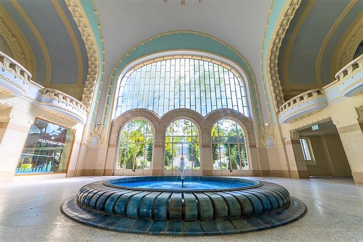 Les Thermes des Dômes, à Vichy. © Wikimedia