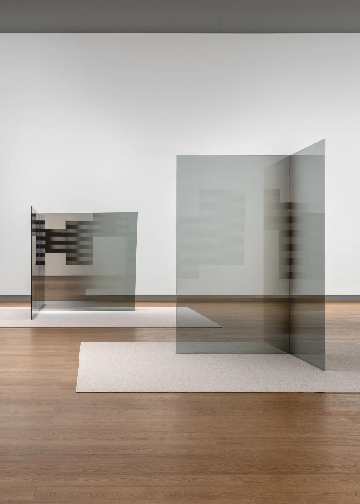 Vue de l’exposition « Larry Bell: Works from the 1970’s », Hauser & Wirth Monaco, 2024. © Larry Bell. Courtesy the artist and Hauser & Wirth. Photo Nicolas Brasseur