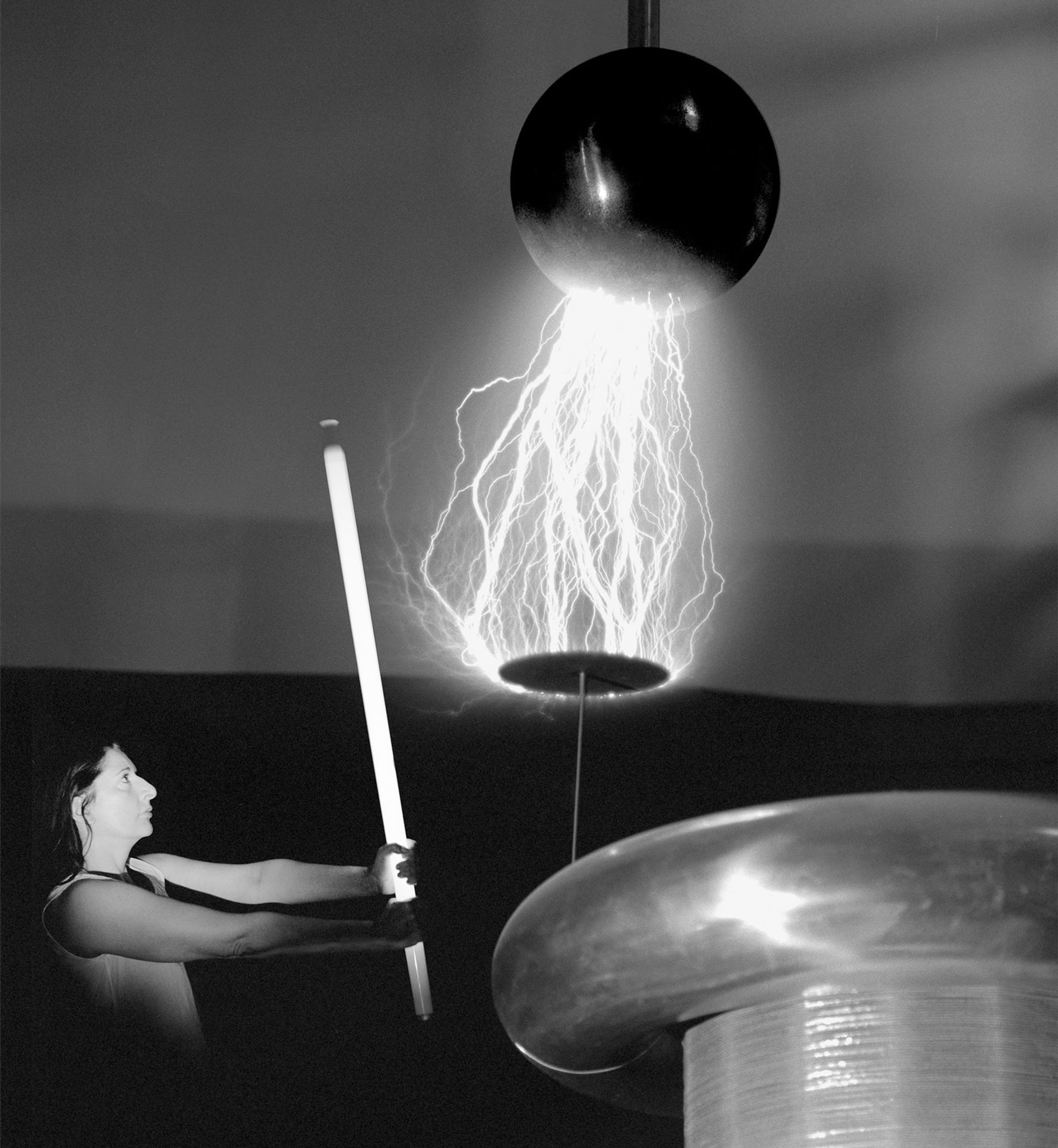 Marina Abramović, Count on Us (Tesla Electricity), 2003, C-Print. Courtesy de l’artiste et Wilde