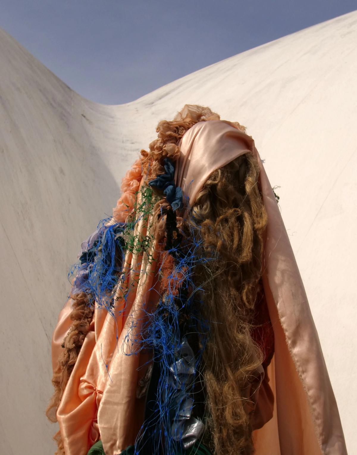 Images extraites du docu-fiction « Littoral » de Camille Benbournane, 2022. Durée 30 minutes, filmé à la GH5, produit dans le cadre d’une résidence avec Zébra3 et Surfrider Foundation
avec le soutien du réseau Astre et des Beaux-arts de Bordeaux.
© Irena LI