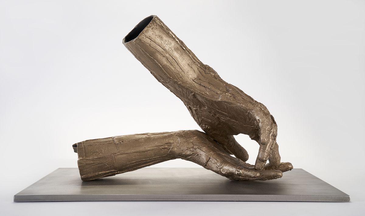 Kiki Smith, Arc, 2018, bronze, acier. © D.R.