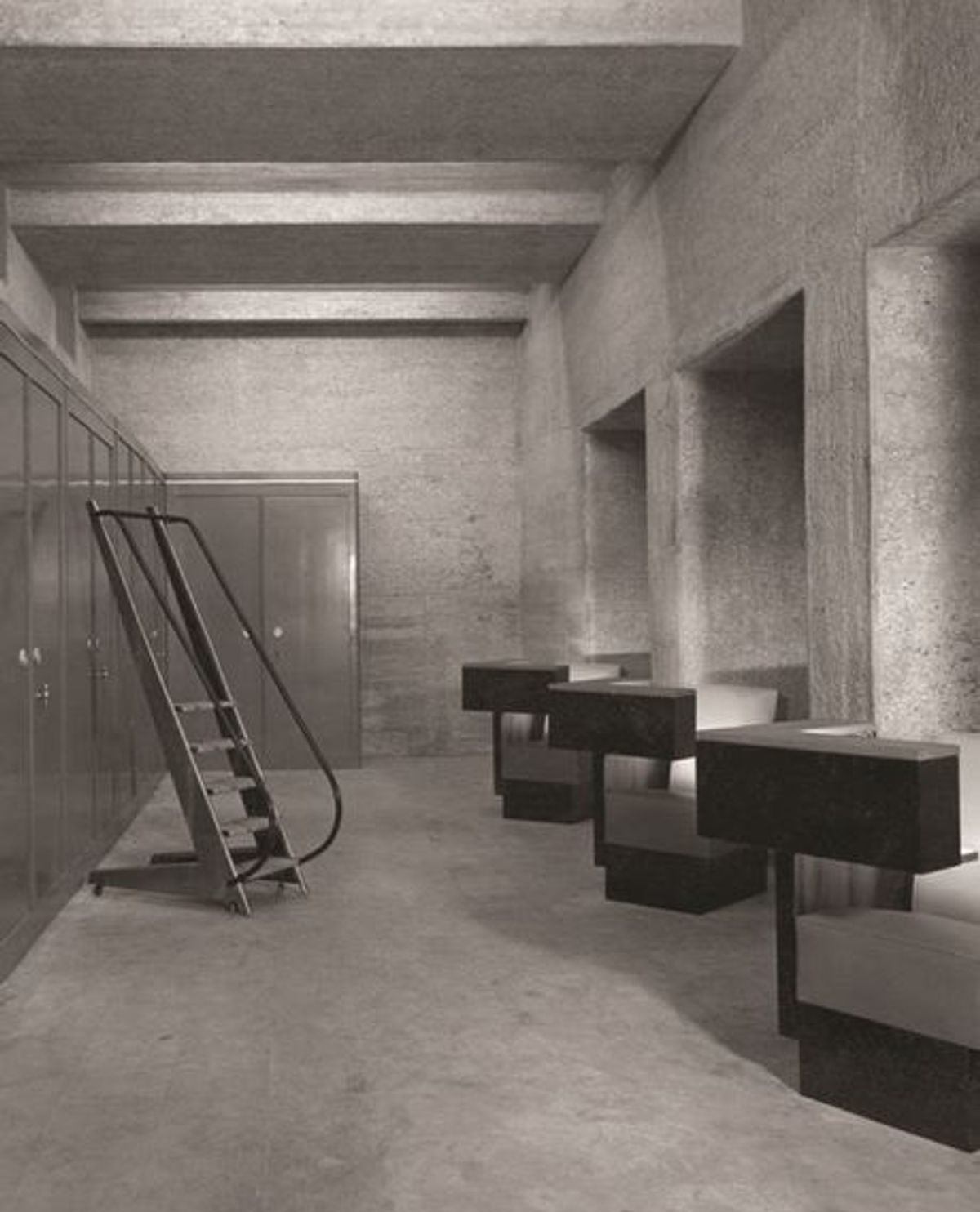 Escabeau de Jean Prouvé provenant de la collection de BNP Paribas. © Archives départementales de Meurthe-et-Moselle. Fonds Jean Prouvé