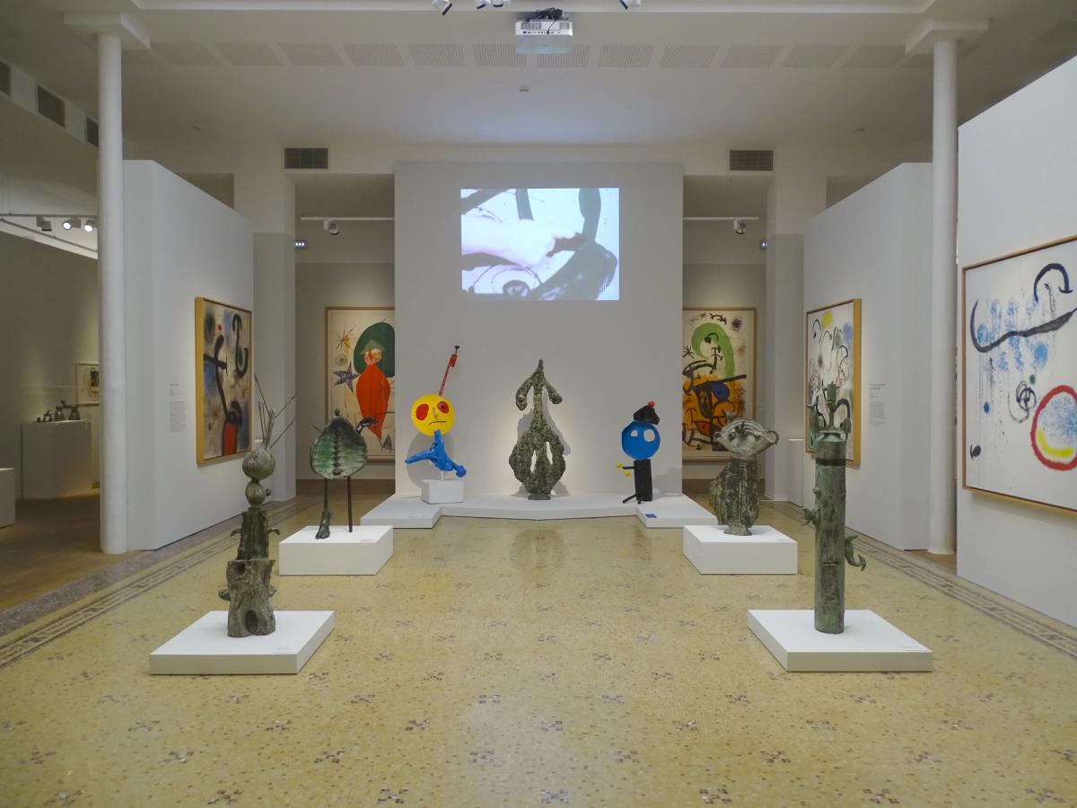 Vue de l’exposition « Miró » à la Banque, musée des cultures et du paysage, à Hyères. © La Banque, musée des Cultures et du Paysage - Hyères 83