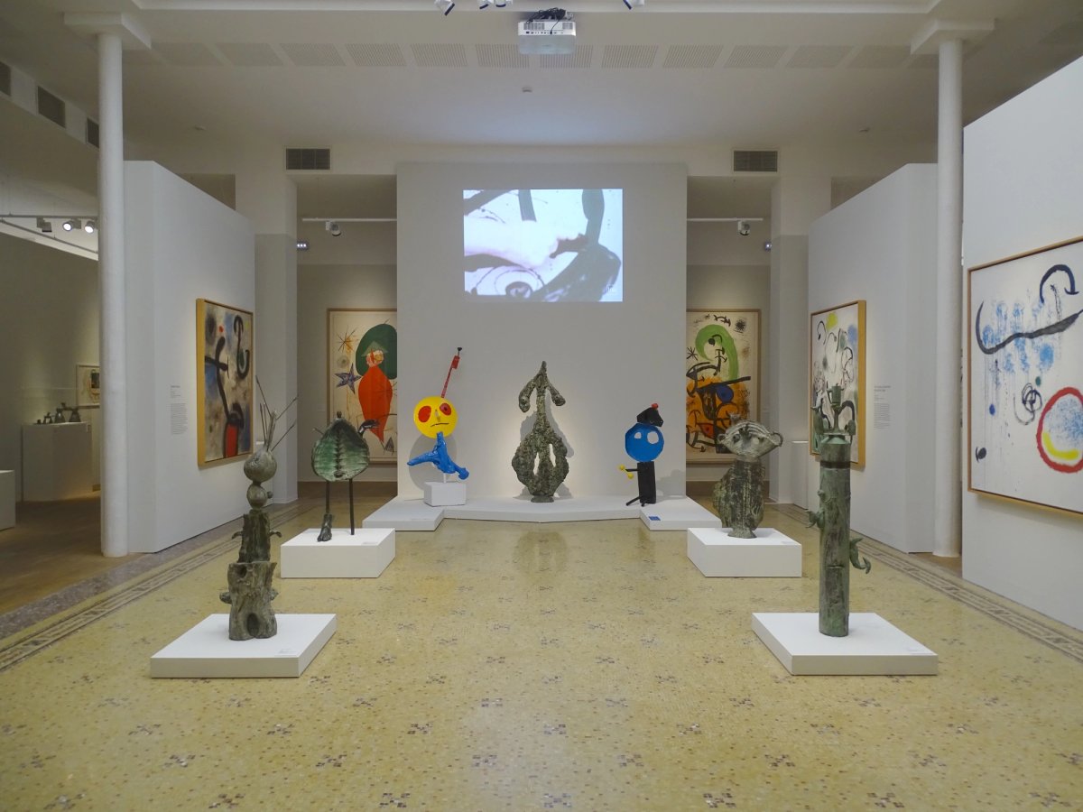 Vue de l’exposition « Miró » à la Banque, musée des cultures et du paysage, à Hyères. © La Banque, musée des Cultures et du Paysage - Hyères 83