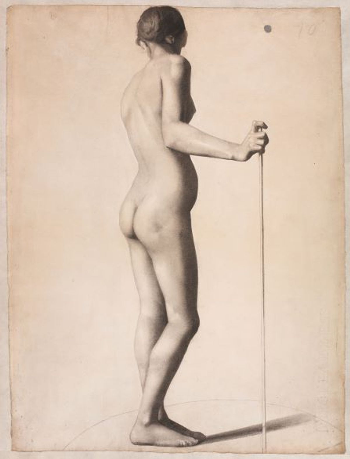Georges Seurat, Académie de femme debout, vue du dos et tenant un bâton dans sa main droite, pierre noire rehaussée de craie. Courtesy de W. M. Brady & Co.