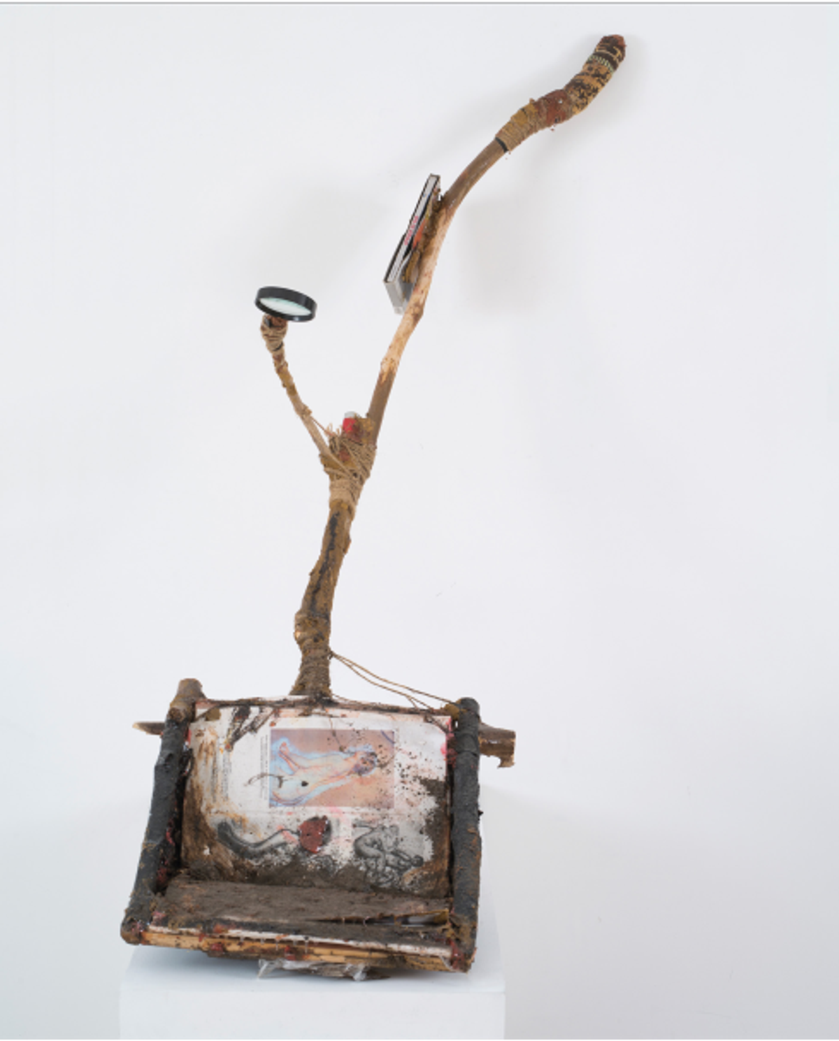 Laure Prouvost, Reading Shovel, 2015, techniques mixtes. Courtesy de l’artiste et de la galerie Nathalie Obadia Paris, Bruxelles. Photo Bertrand Huet, tutti image