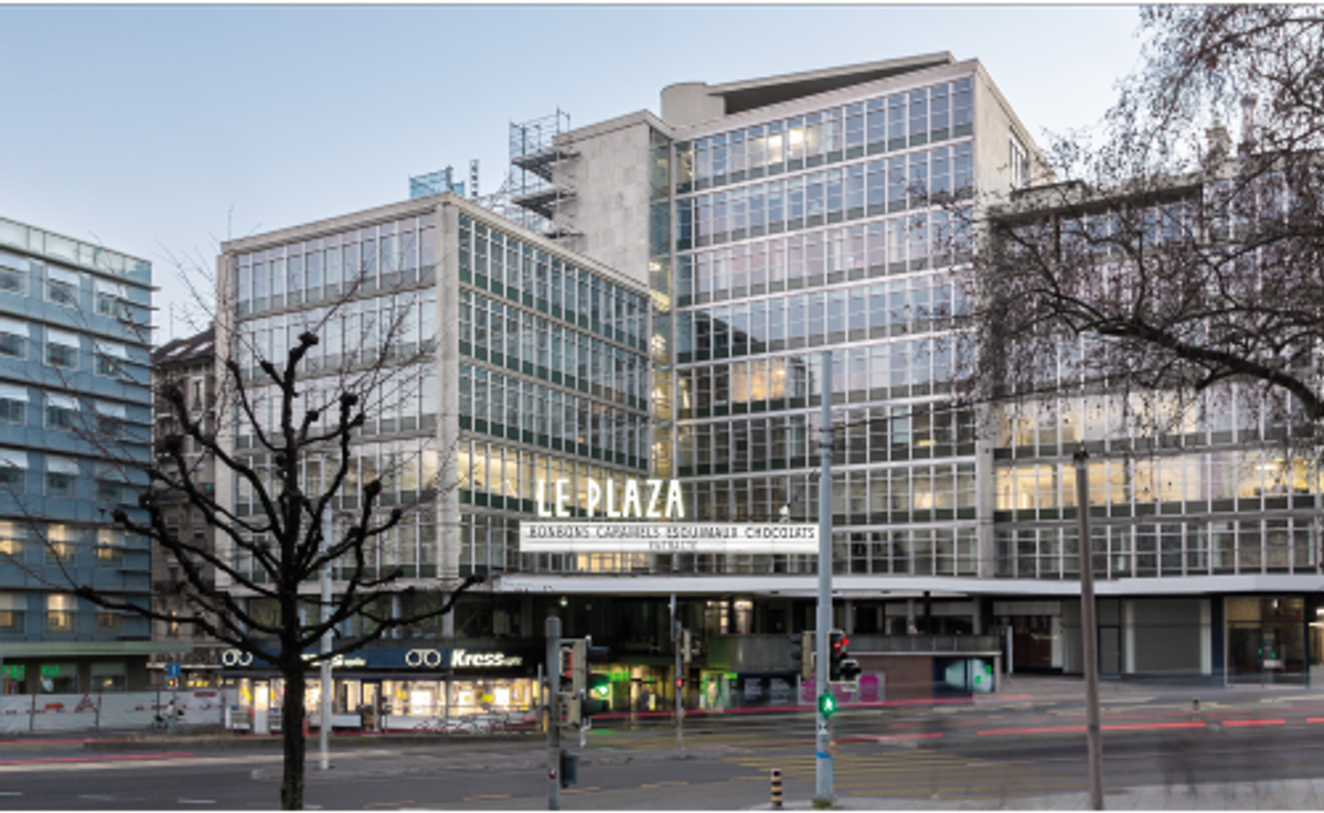 Bonbons Caramels Esquimaux Chocolats, enseigne de Christian Robert-Tissot pour Le Plaza, 2023. © Christian Robert-Tissot. Photo Raphaëlle Mueller
