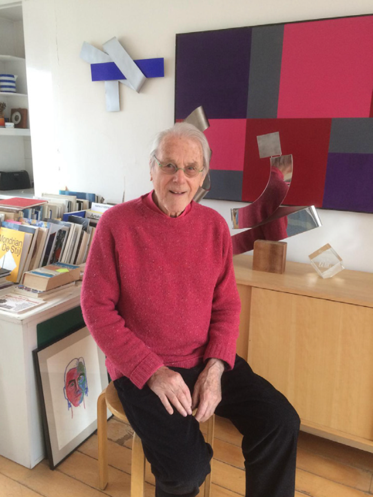 Jean Widmer chez lui, à Paris, en octobre 2019. Photo : S. Pierron