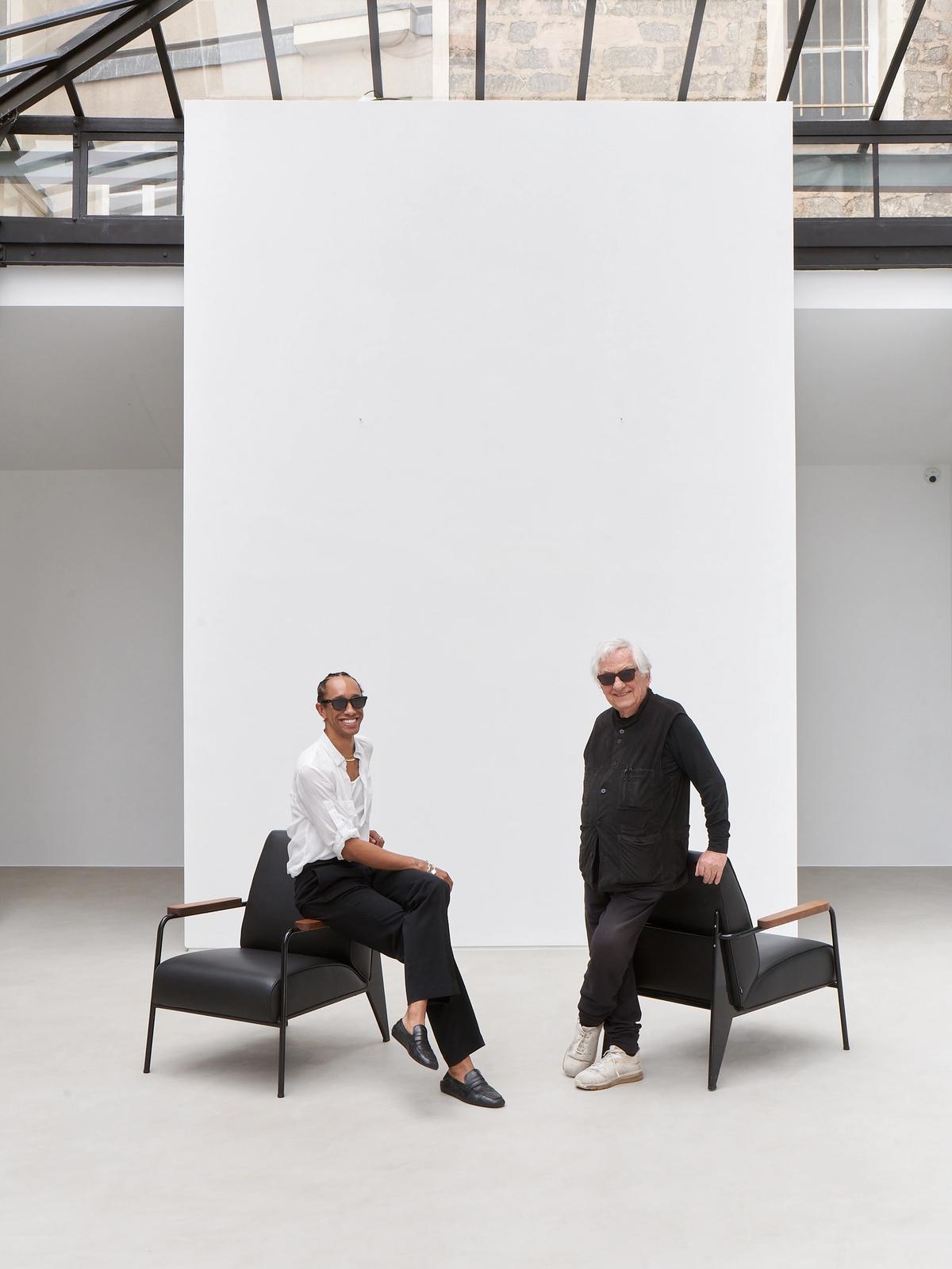 Miles Greenberg et Daniel Buren à l’Acacias Art Center. Photo : Stéphane Gallois / Rei‚ffers Art Initiatives.