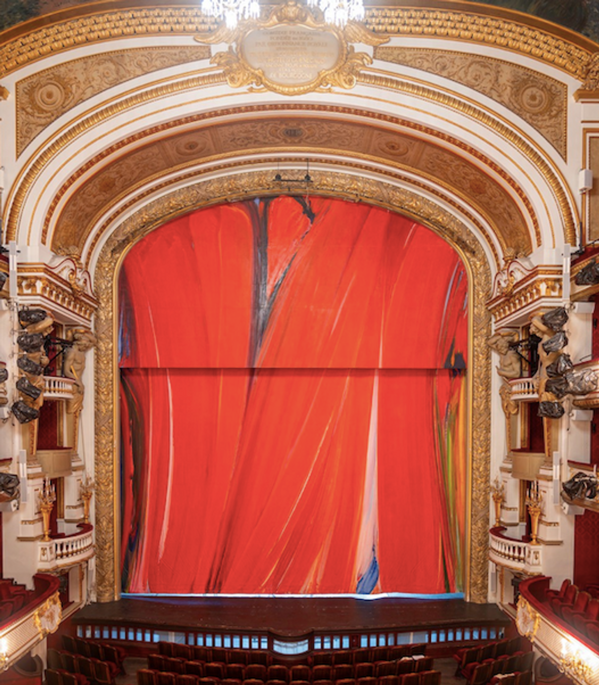 Le rideau réinstallé dans la salle Richelieu. © Vincent Royer
