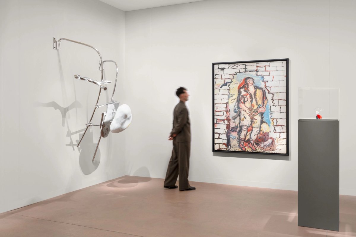 Vue du stand Hauser & Wirth à Art Basel Paris 2026 © Les artistes et estates, courtesy des artistes et d'Hauser & Wirth. Photo : Nicolas Brasseur