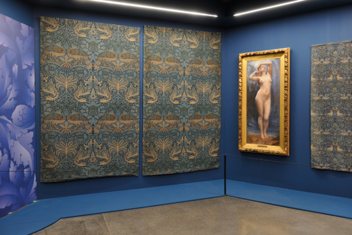Vue de l’exposition «William Morris (1834-1896). L’art dans tout» à La Piscine, Roubaix, 2022. © Alain Leprince