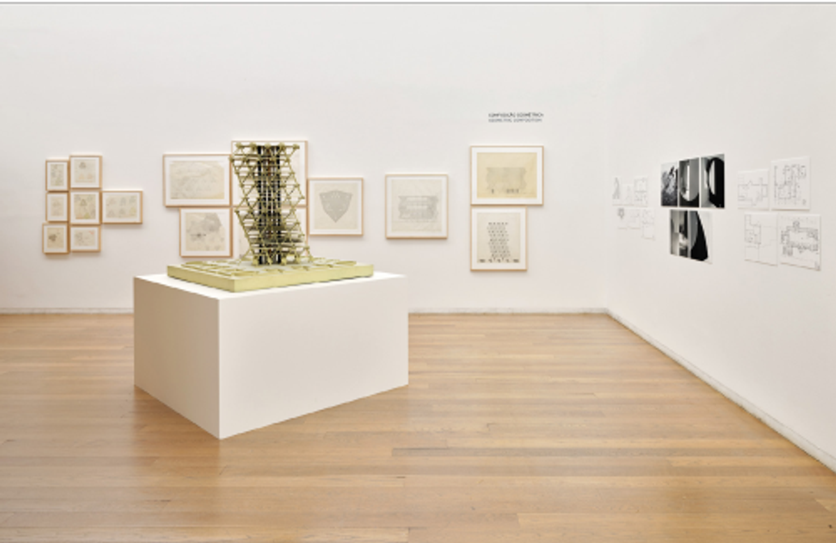 Vue de l’exposition «Not Post-Modernism. Dan Graham and 20th Century Architecture», Museu de Arte Contemporânea de Serralves, Porto, 2023. © Filipe Braga