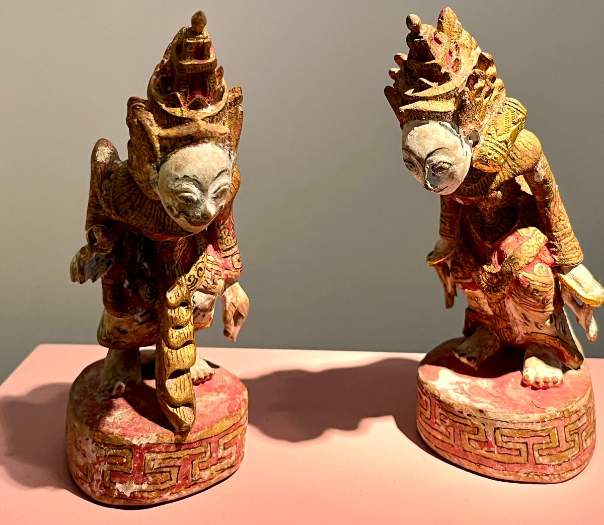 Dewi Sri et Arjuna, Bali, 15 cm. Galerie Pascassio Manfredi. Crédit BGS