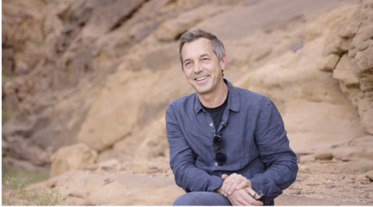 Clément Vergély à Jabal Ikmah, région d’AlUla, Arabie saoudite, 2023. Courtesy de la Commission royale pour AlUla