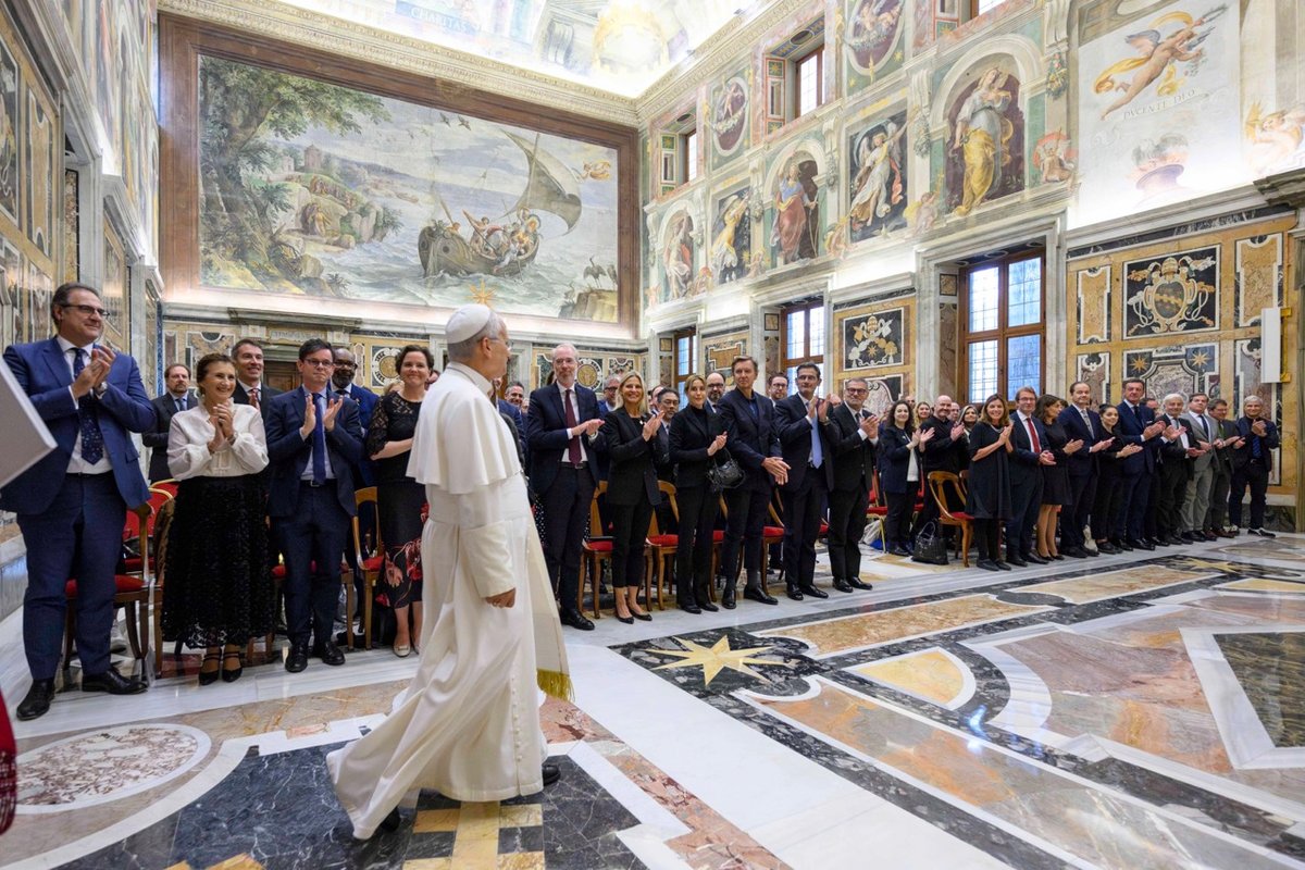 Le pape Léon XIV recevant au Vatican les directeurs des grands musées internationaux. © Vatican Media