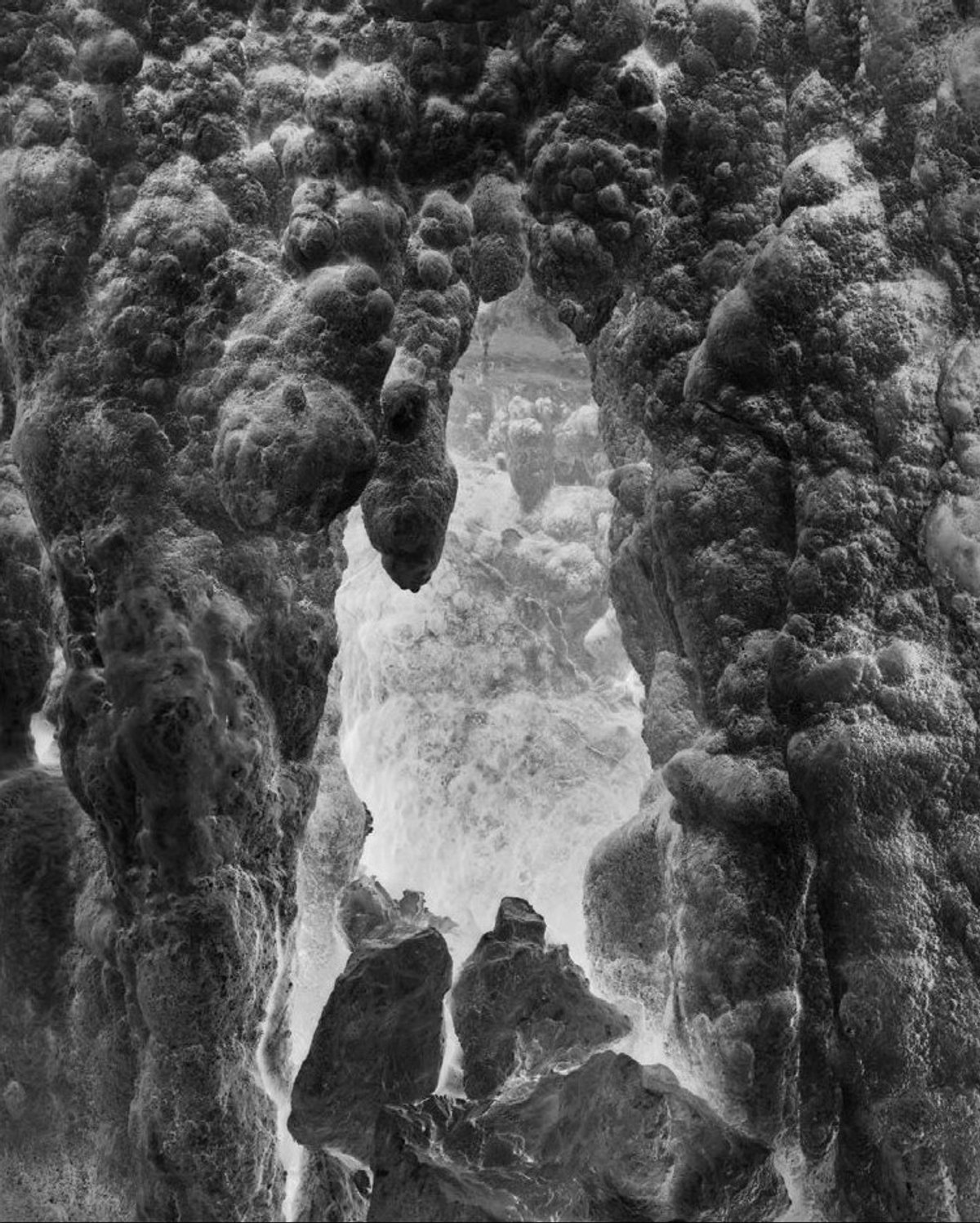 Juliette Agnel, La main de l’enfant, 2023. Tirage fine art mat, papier Hahnemühle Ultra Smooth. © Courtesy Clémentine de la Féronnière et Juliette Agnel