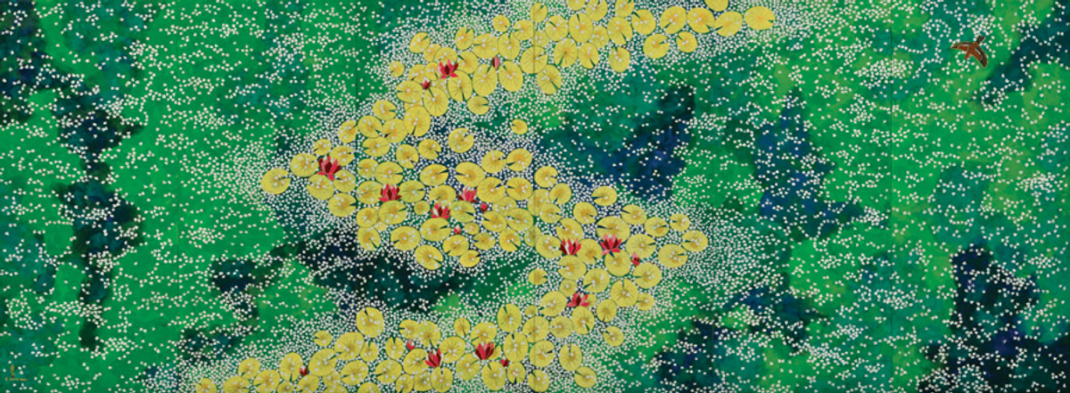 Hiramatsu Reiji, Concerto de nymphéas et de cerisiers, 2020, pigments, feuilles d’or et soie, musée des impressionnismes Giverny.
© Takemi Art Photos