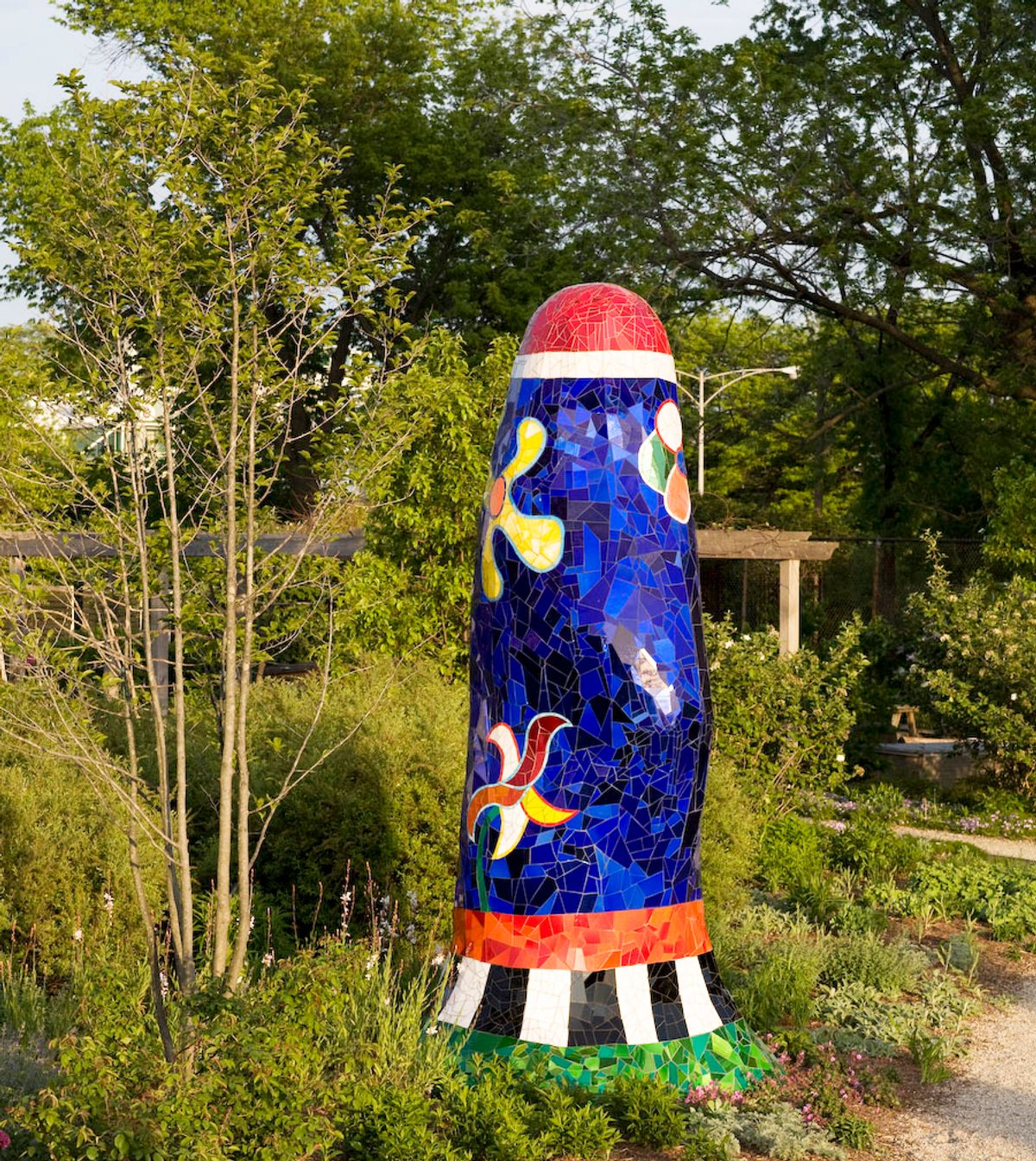 NIki de Saint Phalle, Obélisque bleu avec fleurs, 1992. L'œuvre sera présentée aux Tuileries. Courtesy de l'artiste et galerie
Georges-Philippe & Nathalie Vallois
