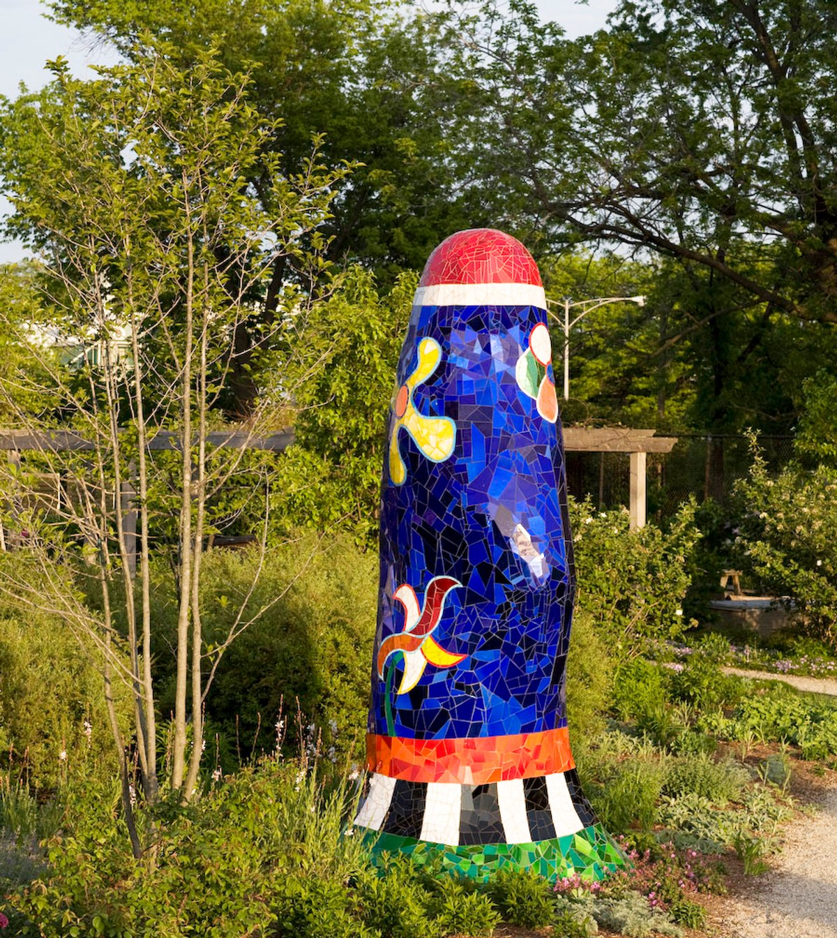 NIki de Saint Phalle, Obélisque bleu avec fleurs, 1992. L'œuvre sera présentée aux Tuileries. Courtesy de l'artiste et galerie
Georges-Philippe & Nathalie Vallois