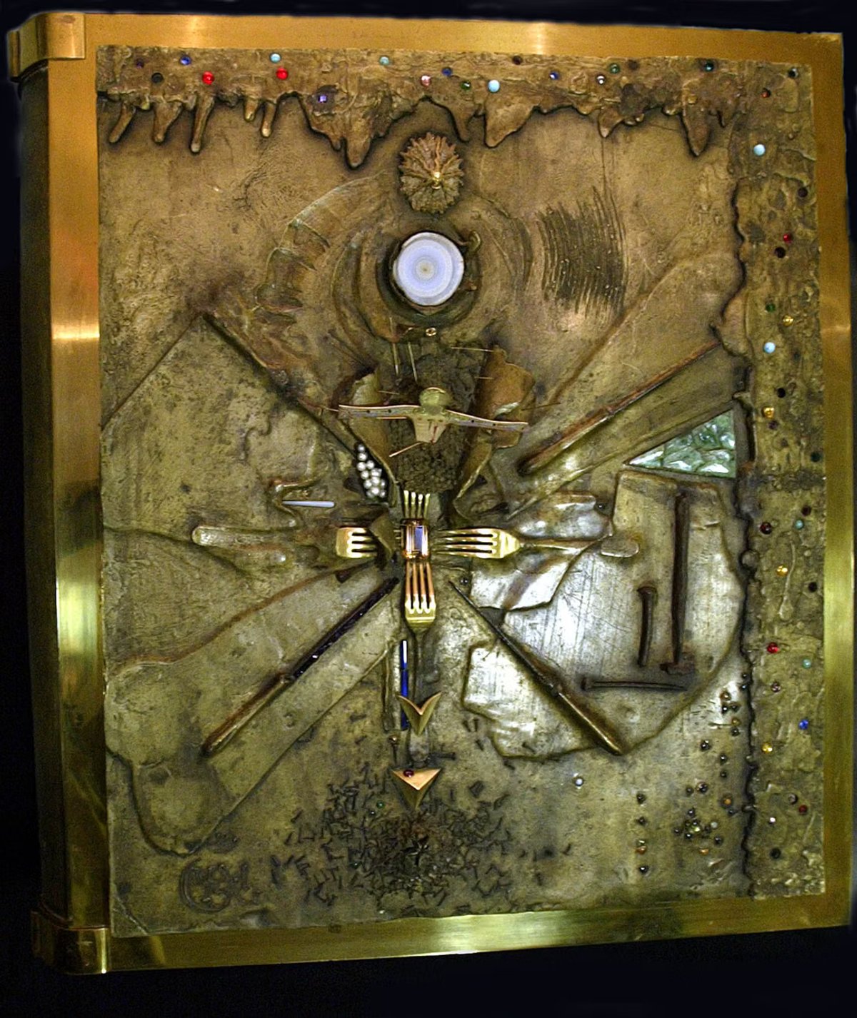 La couverture du Livre de l’Apocalypse, réalisée par Salvador Dalí, dérobée le 5 octobre 2026 à Issoire (Puy-de-Dôme). D.R.