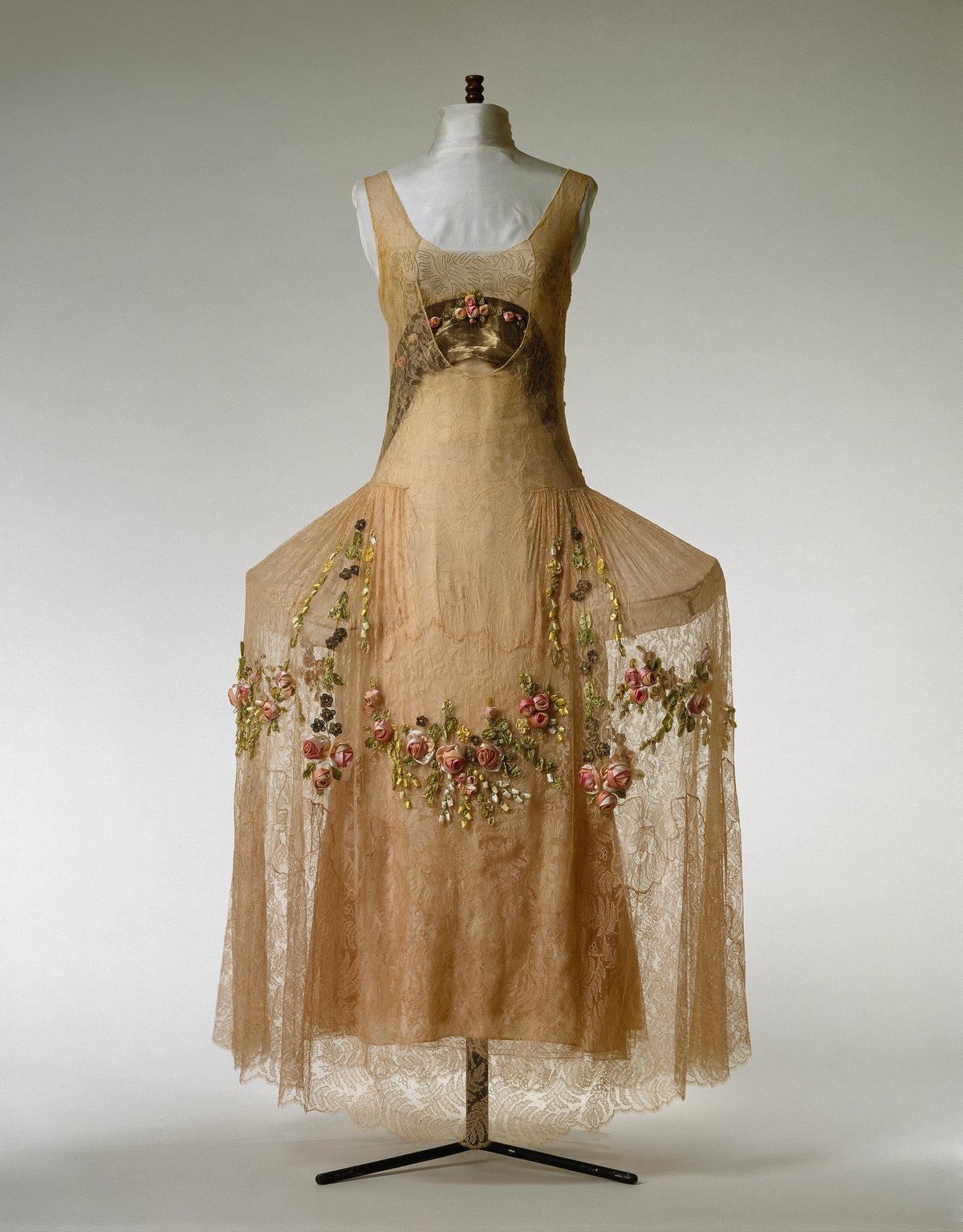 Boué Sœurs, robe de style, fin 1920, Design Museum, Copenhague. Photo Pernille Klemp