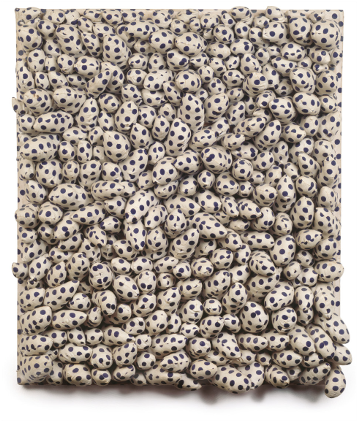 Yayoi Kusama, Blue Spots, 1965, coton, kapok et bois, est. 2,2-3,2 millions d’euros. © Phillips