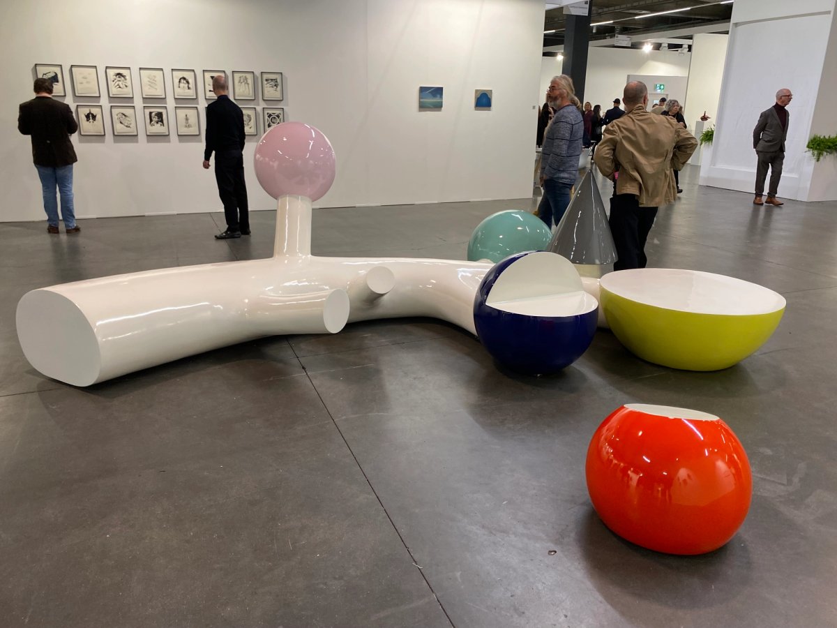 Vue du stand de la galerie Fontana (Amsterdam).
Photo B.M.