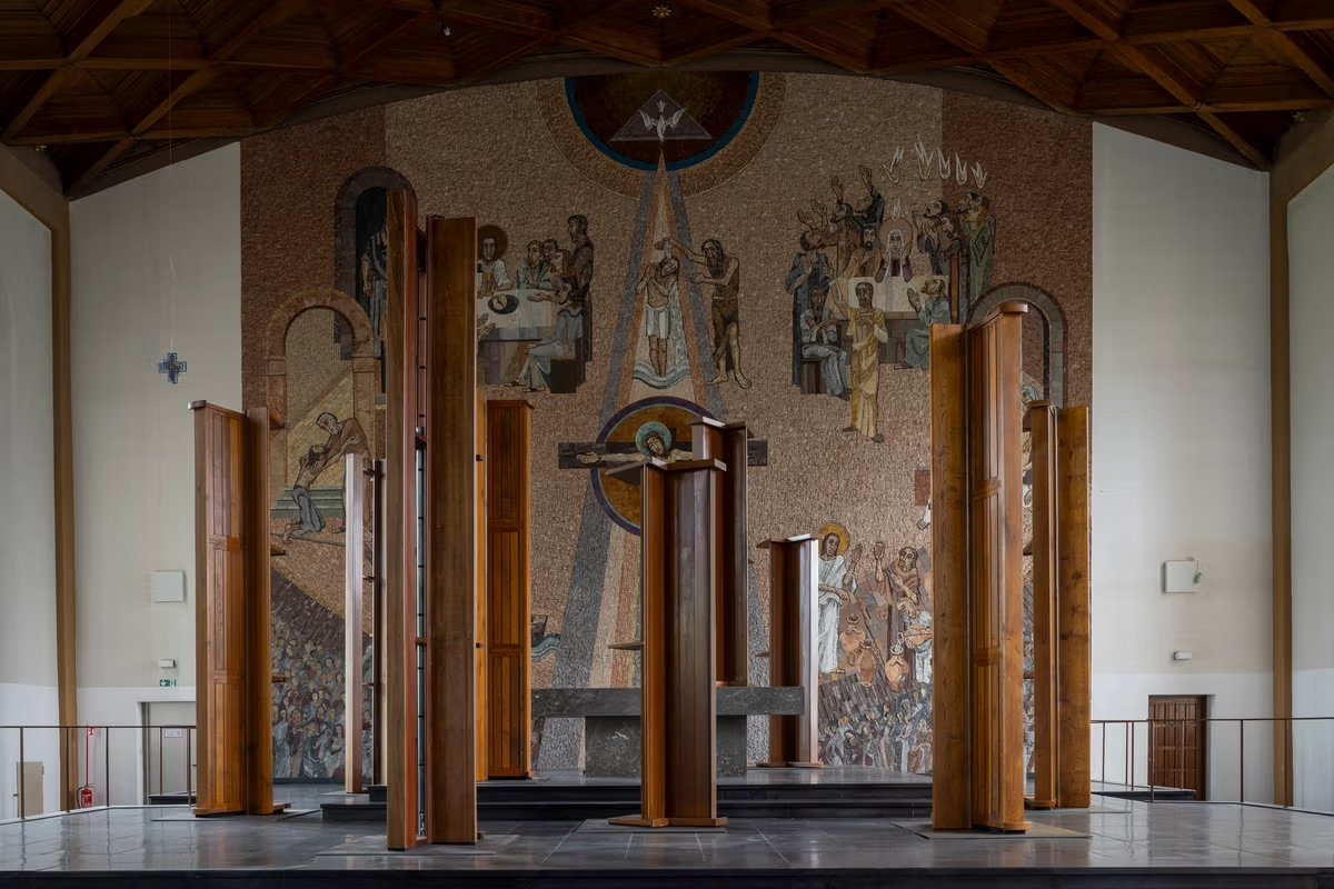 Cette année, Manifesta investit plusieurs églises de la Ruhr, en Allemagne, dont Sainte-Gertrude à Essen. © Rainer Schlautmann