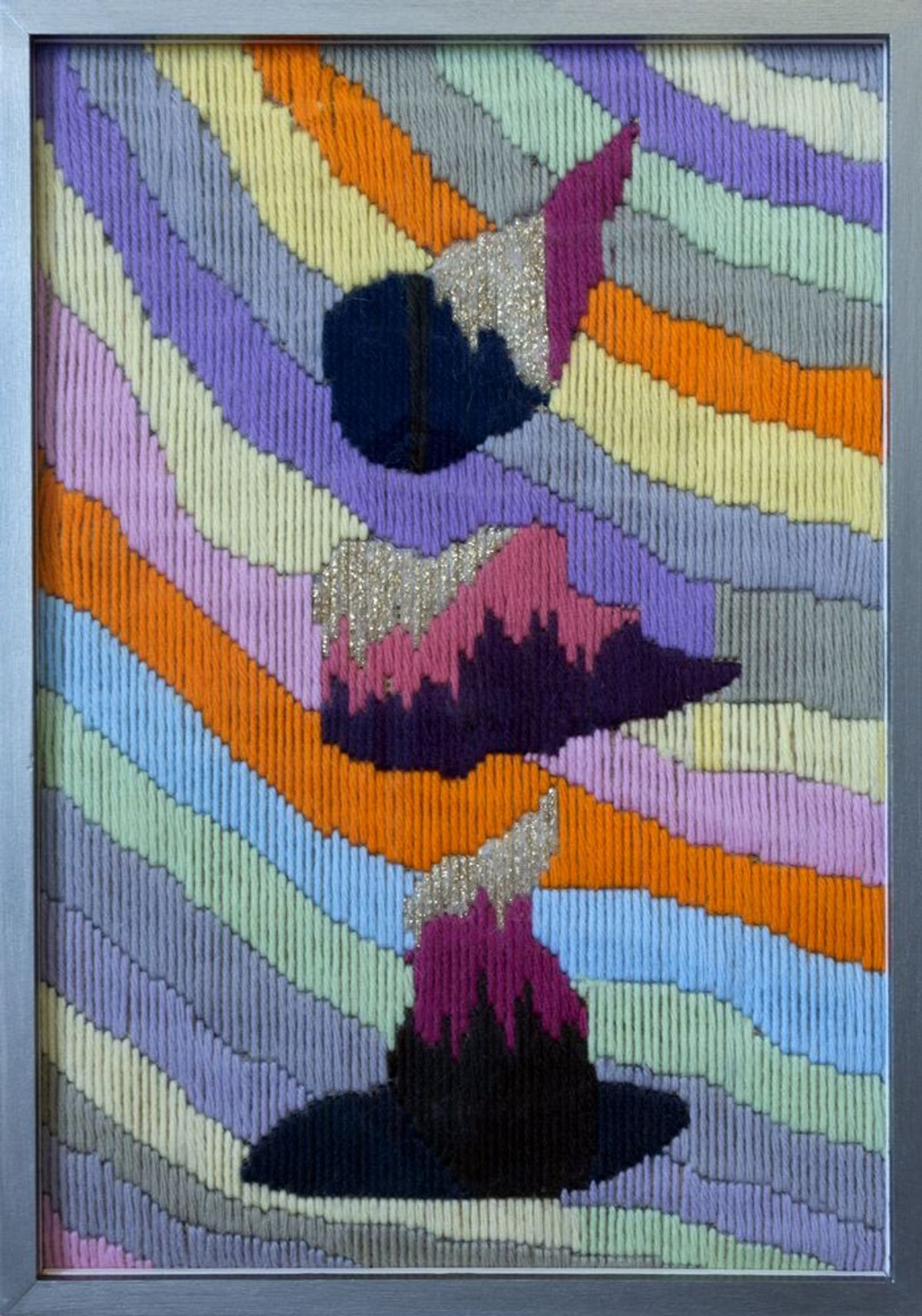 Georges Tony Stoll, Identification absurde 15005, 2018, laine, canevas, verre et bois peint argenté. Signé, titré et daté au dos. Prix : 4500 euros. © Georges Tony Stoll. Courtesy galerie Poggi, Paris