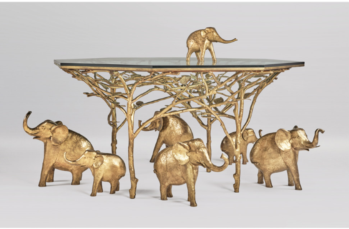 François-Xavier Lalanne, Troupeau d’éléphants dans les arbres, 2001, bronze doré et verre. Vendu 11,6 millions de dollars chez Sotheby’s le 18 novembre 2024. © Sotheby’s