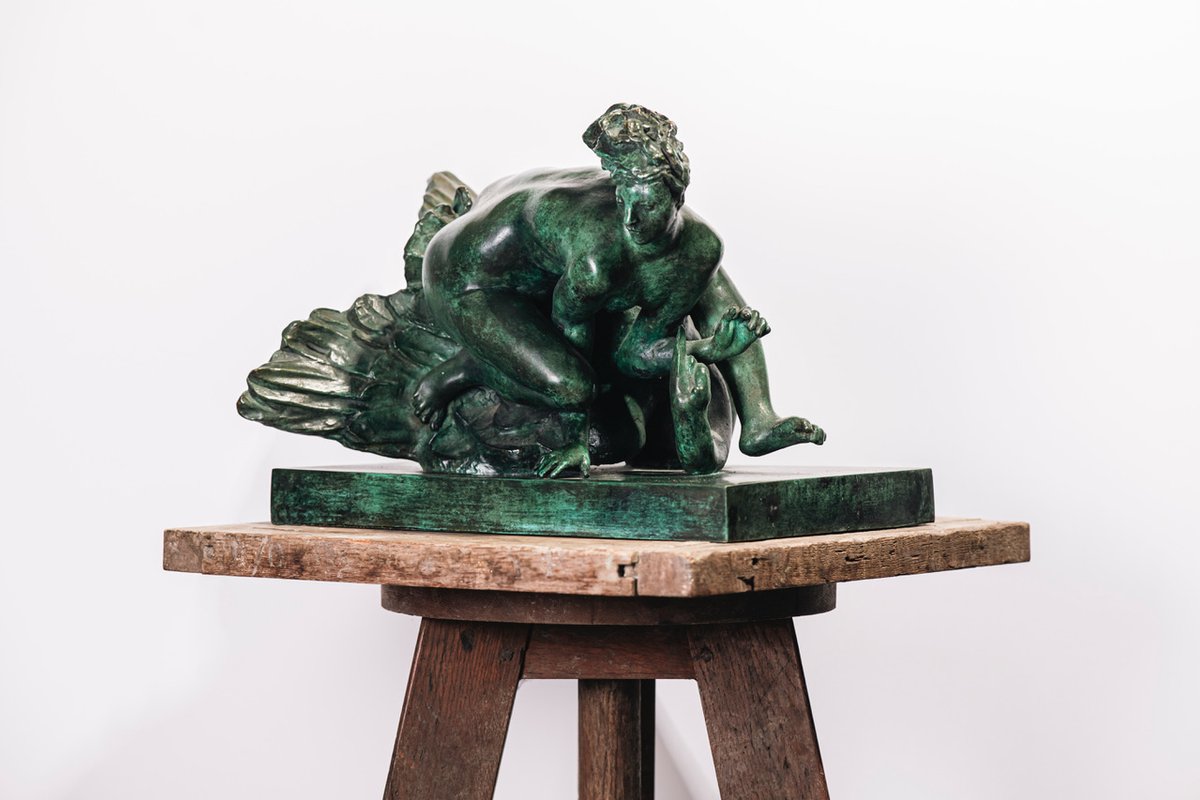Alfred Auguste Janniot, Léda et le Cygne, groupe en bronze patine verte. Courtesy Me Gérard-Tasset