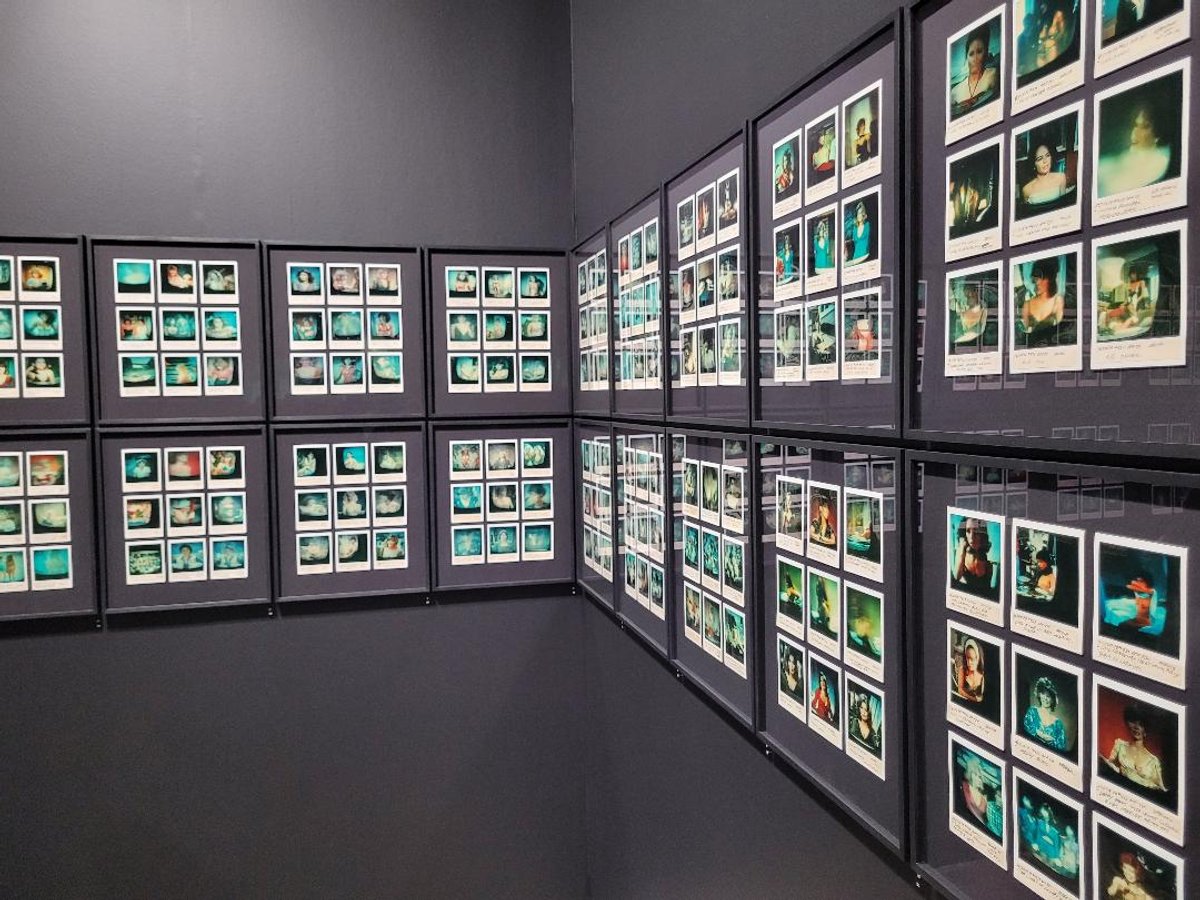 Stand de la galerie christian berst art brut. Photo A.C.