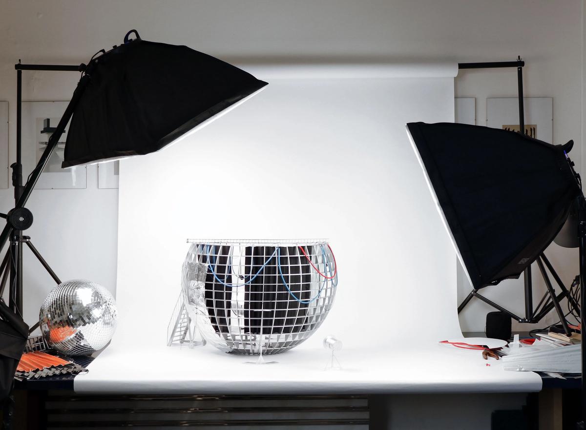 Maquette du projet Ball Theater – La fête n’est pas finie pour le Pavillon français de la 18e Exposition internationale d’Architecture – La Biennale di Venezia. © Muoto, Stanishev, La Sagna