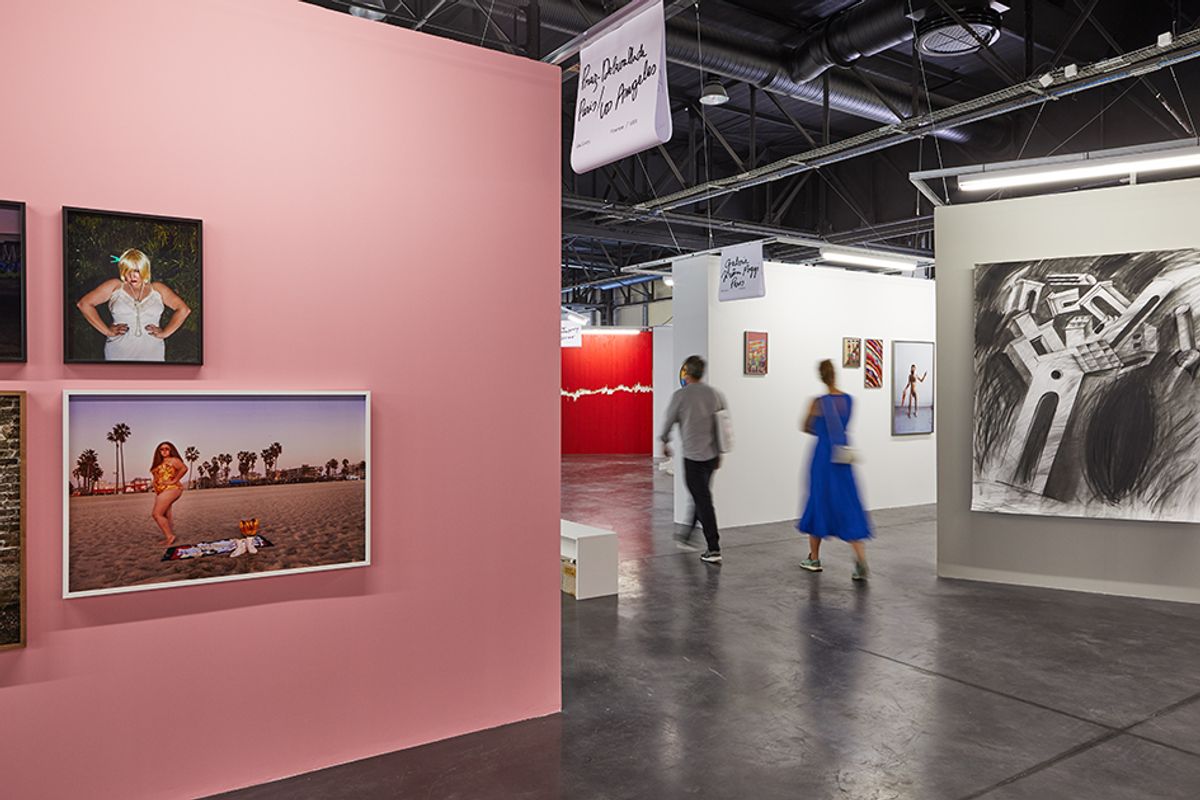 Vue des allées d’Art-o-Rama 2019, Friche la Belle de Mai, Marseille. Photo: Jean-Christophe Lett, D.R.