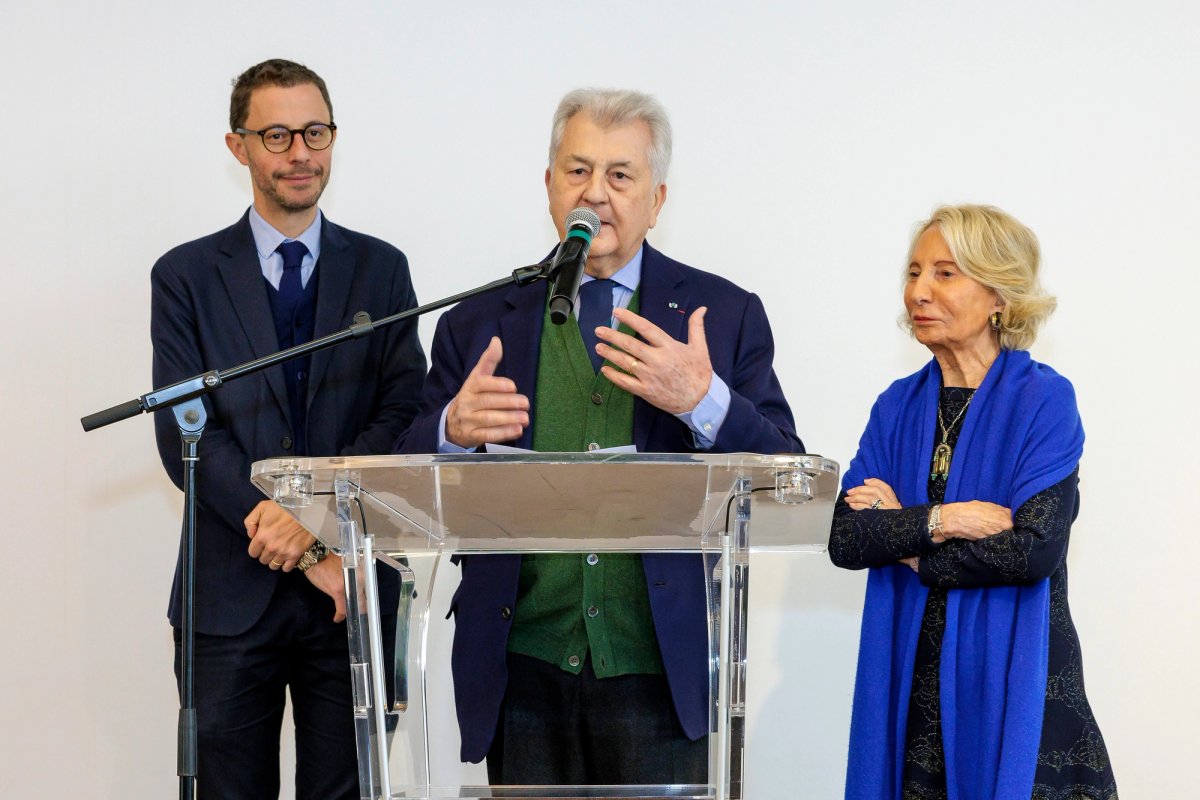 Xavier Rey, directeur du Musée national d'art moderne, Daniel et Florence Guerlain au Centre Pompidou, le 12 décembre 2024. Photo Luc Castel