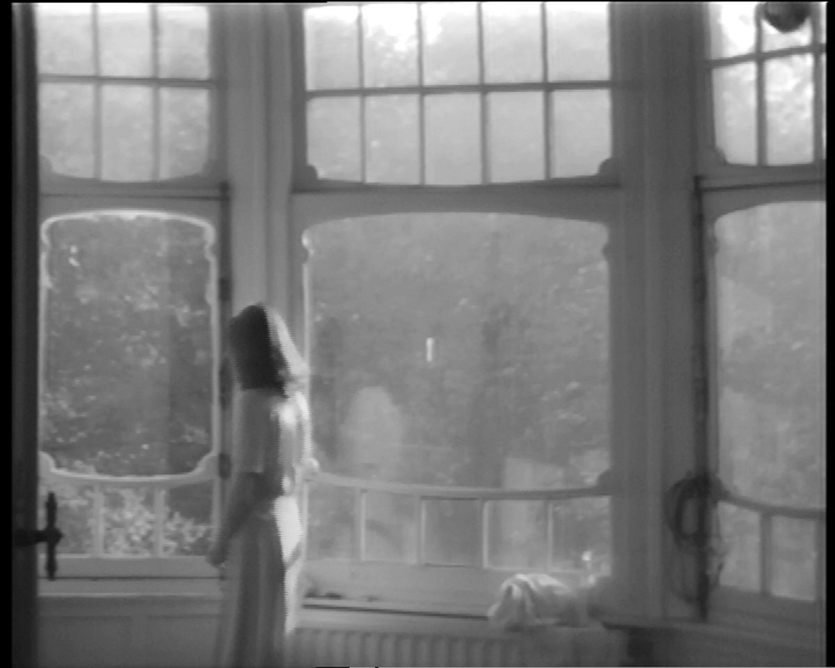 Lili Dujourie, Sonnet, vidéo, noir et blanc, non sonore (Durée : 7’ 18”), 1974. Courtesy de l’artiste et Jan Mot.
