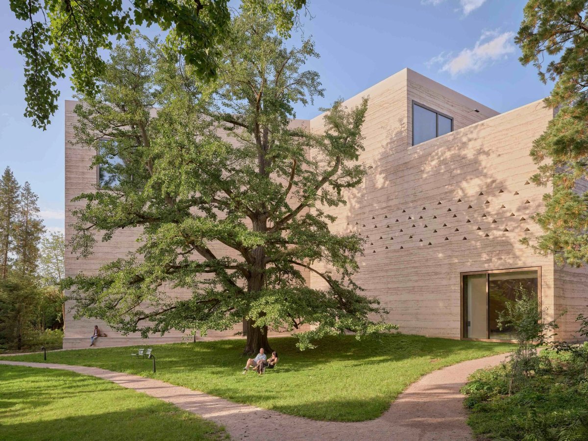 L’ensemble élargi de la Fondation Beyeler, le Wyss Museum conçu par l’Atelier Peter Zumthor. Photo Mark Niedermann
